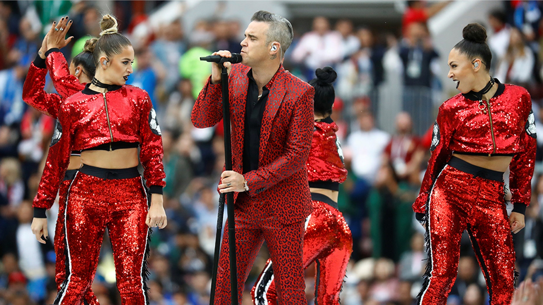 Robbie Williams gave the middle finger during his performance at the opening ceremony of the World Cup on Thursday, June 14, 2018.