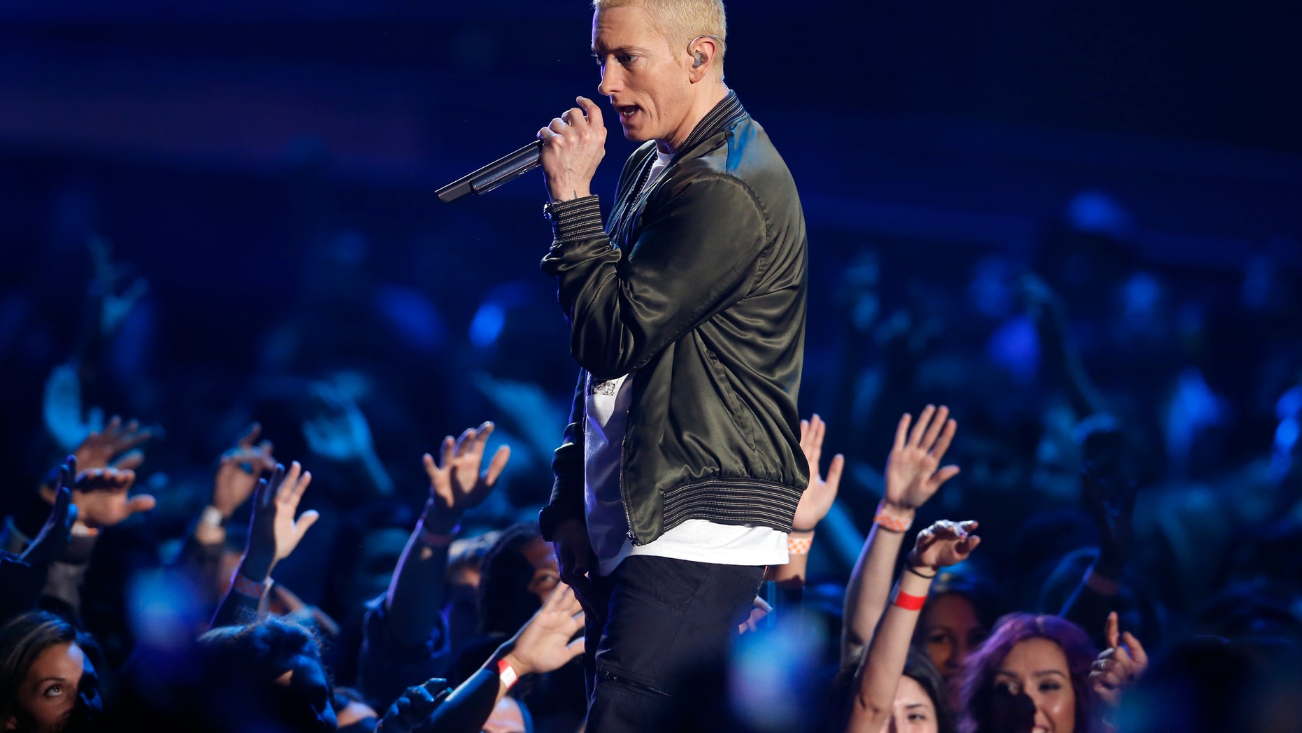 Eminem performs on stage at the 2014 MTV Movie Awards in Los Angeles, California April 13, 2014. REUTERS/Lucy Nicholson (UNITED STATES - Tags: Entertainment) (MTV-SHOW) - RTR3L4QO