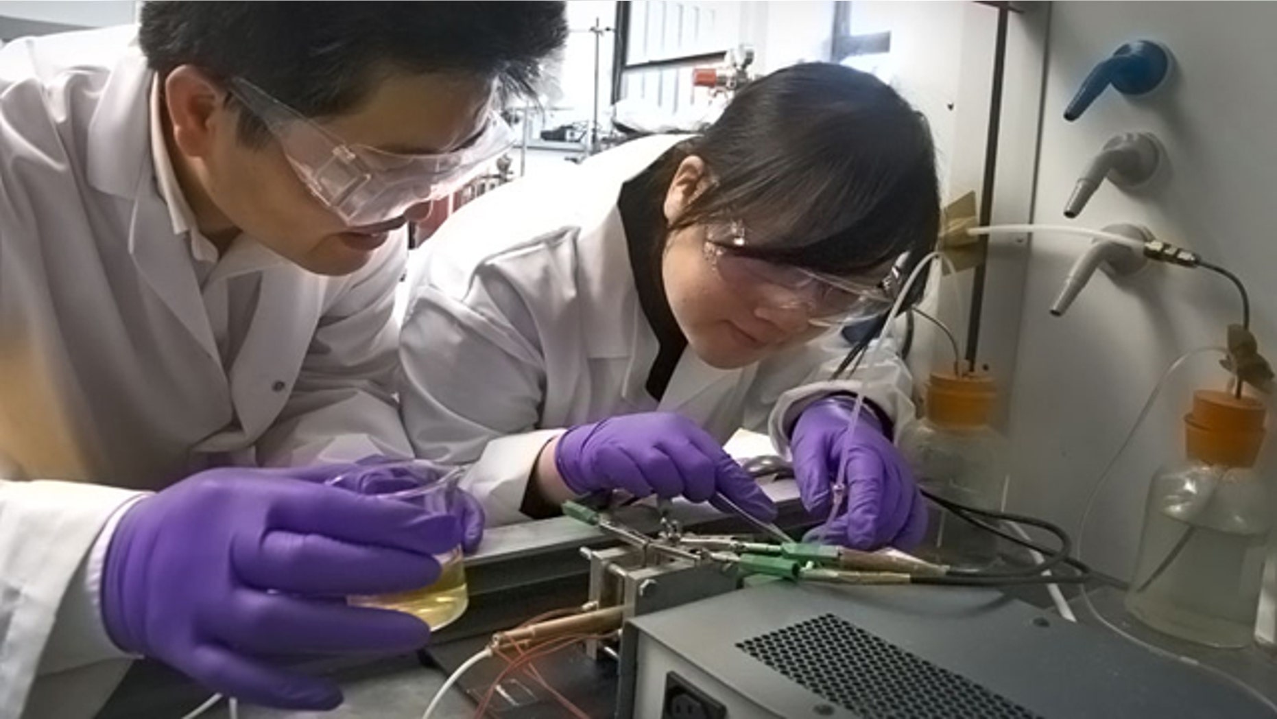 Dr Shanwen Tao and his research partner Dr Rong Lan have been awarded a £130,000 grant to develop their prototype Carbamide Power System