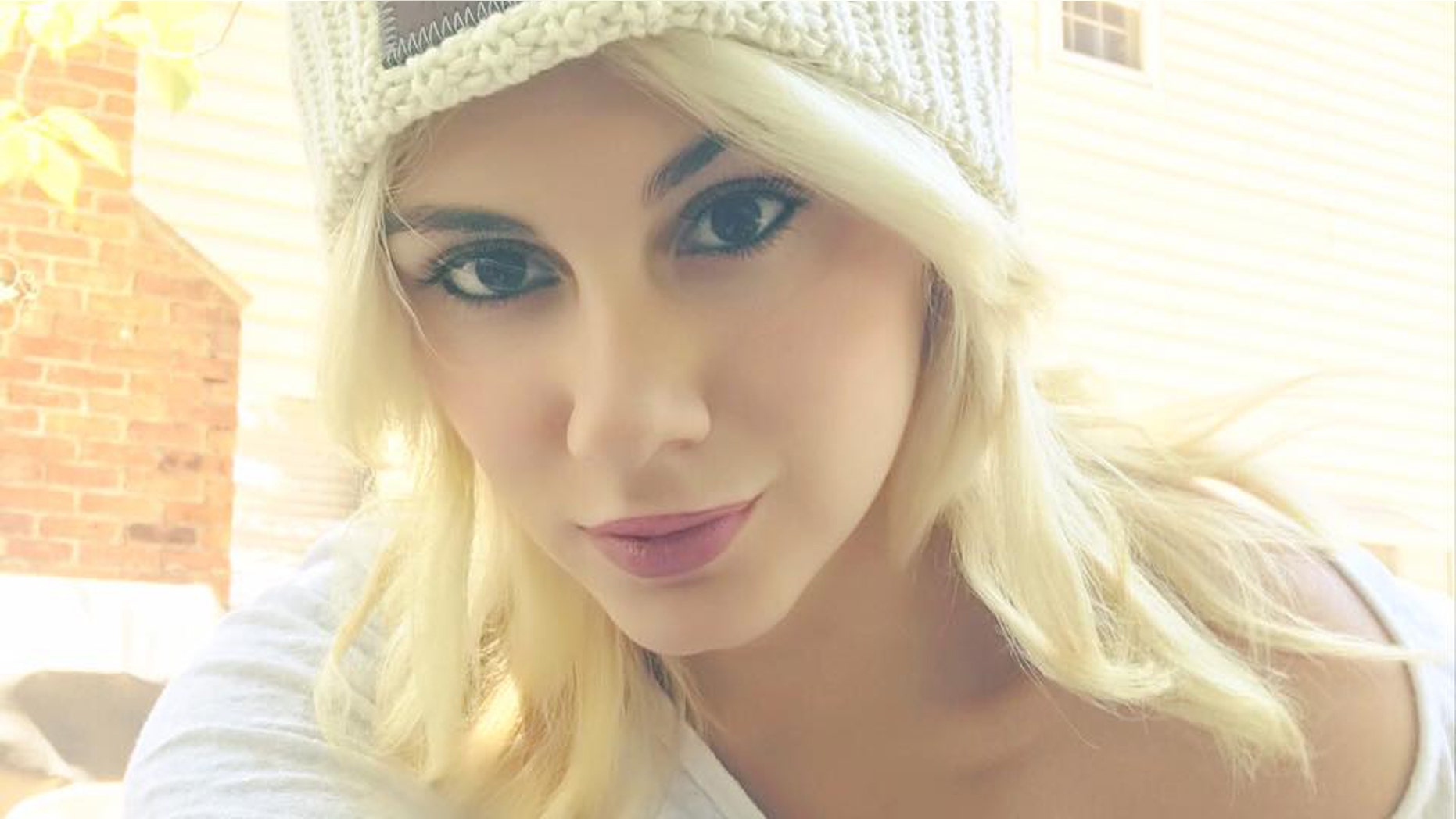 Singer Jax had to defend the chance to perform at the White House.