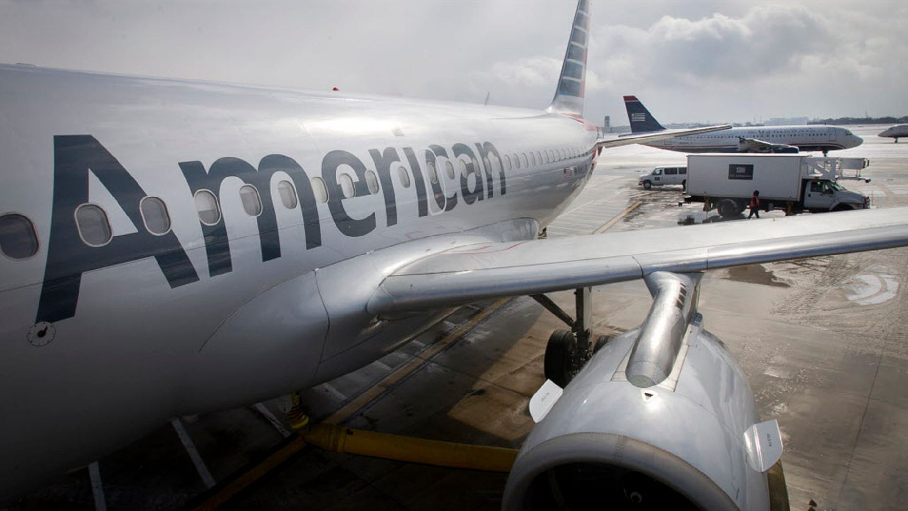 An Illinois dentist says he was booted from a regional American Airlines flight for being overweight.