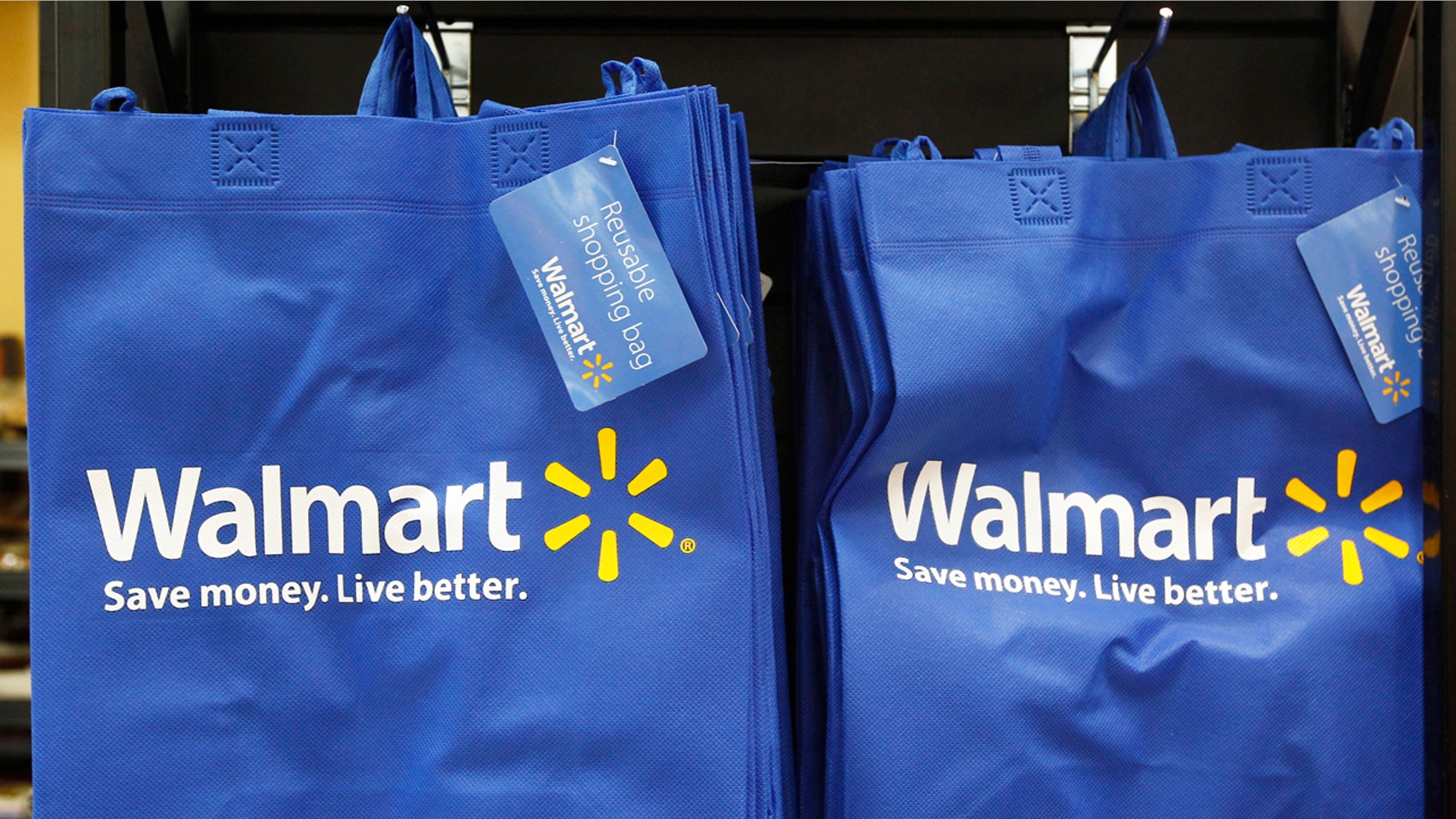 Re-useable Walmart bags are seen in a newly opened Walmart Neighborhood Market in Chicago September 21, 2011. The 27,000 square foot (2,508 square meters) store is the first in Illinois with an emphasis on groceries and basic household goods. REUTERS/Jim Young (UNITED STATES - Tags: FOOD BUSINESS) - RTR2RN4S
