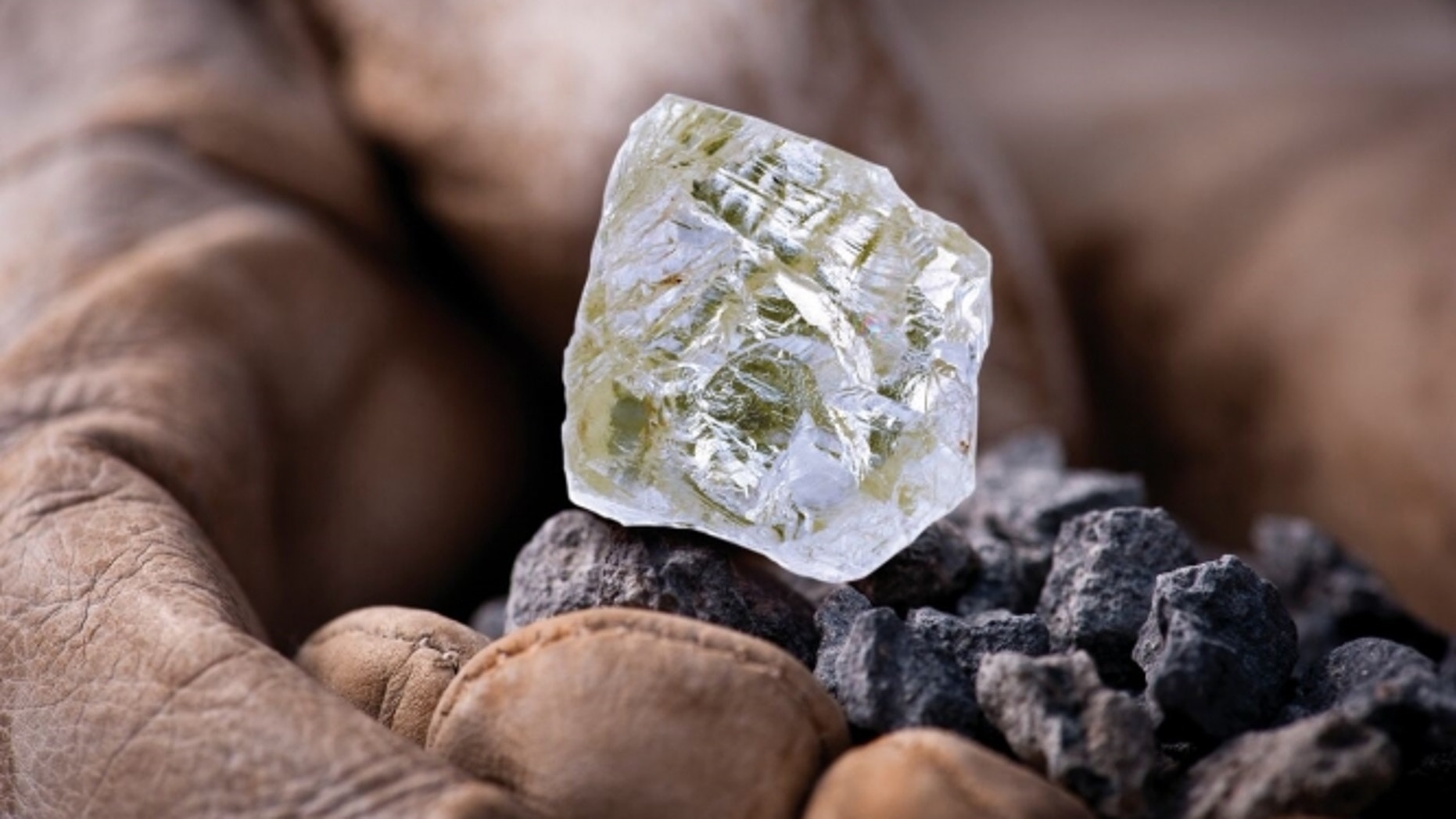 Giant Uncut Foxfire Diamond Goes On Display At Smithsonian Fox News