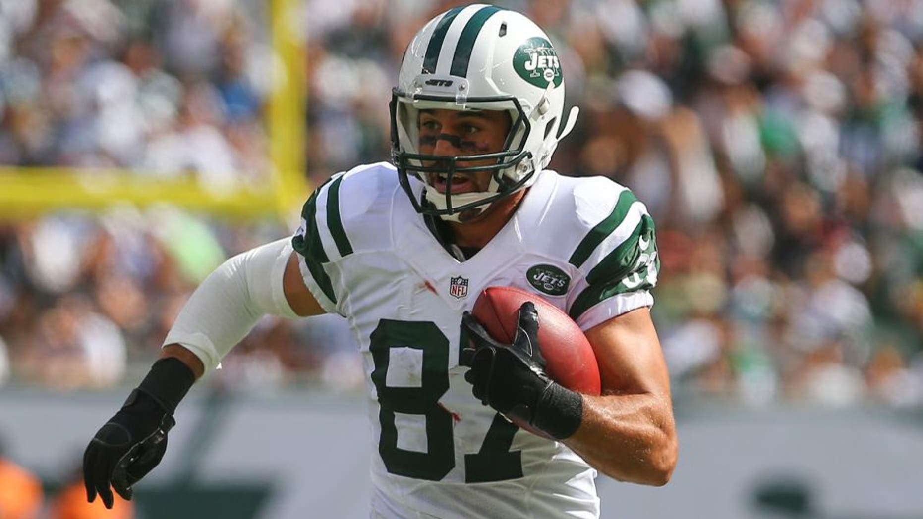 EAST RUTHERFORD, NJ - SEPTEMBER 7: Eric Decker (87) of the New York Jets runs with the ball during their game against the Oakland Raiders at MetLife Stadium on September 7, 2014 in East Rutherford, New Jersey. (Photo by Ed Mulholland/Getty Images)