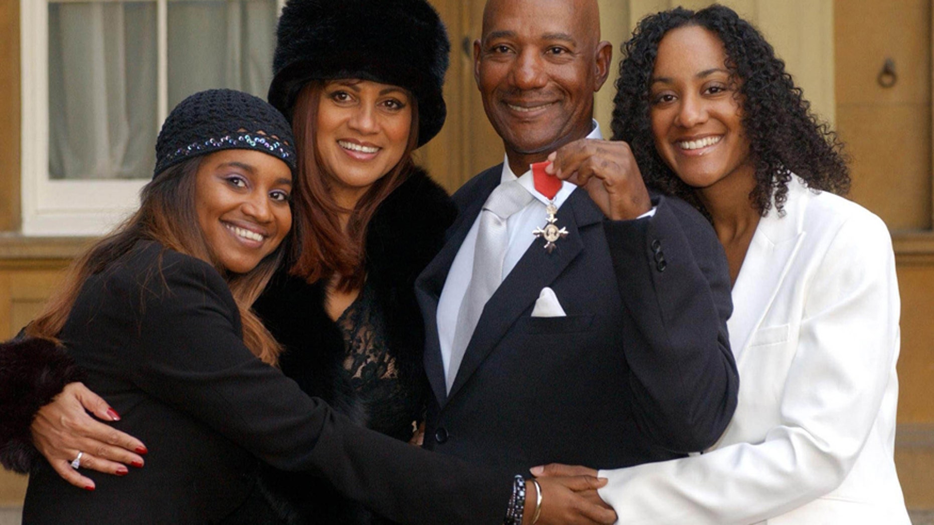 DATE IMPORTED:November 27, 2003Errol Brown (2R), of British band Hot Chocolate, holds his MBE (Member ofthe Order of the British Empire) with his wife Ginette (2L) and hisdaughters Leonie, 24, (L) and Colette, 26, (R) after receiving the award forhis services to pop music, from Britain's Queen Elizabeth II at BuckinghamPalace, London, November 27, 2003.