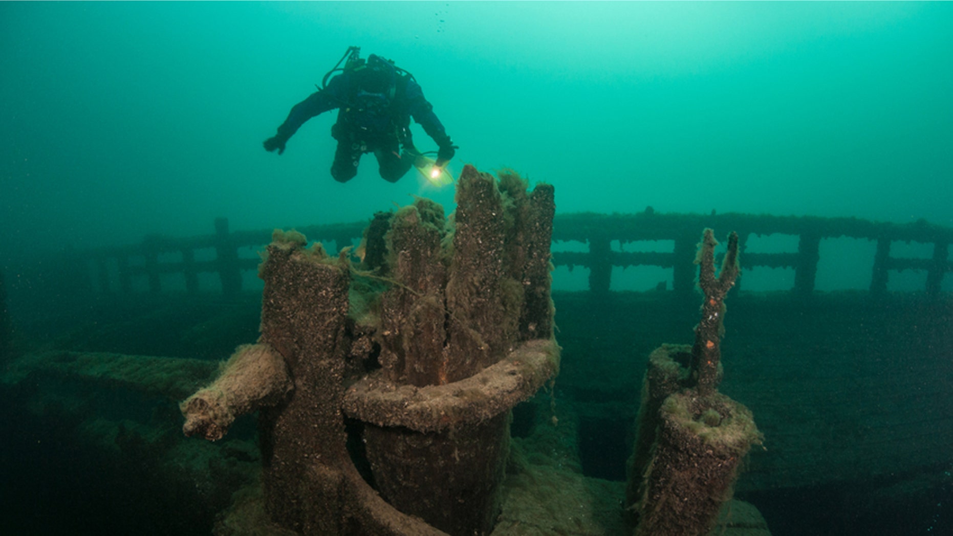 "Titanic 2" may become an underwater amusement park for divers.