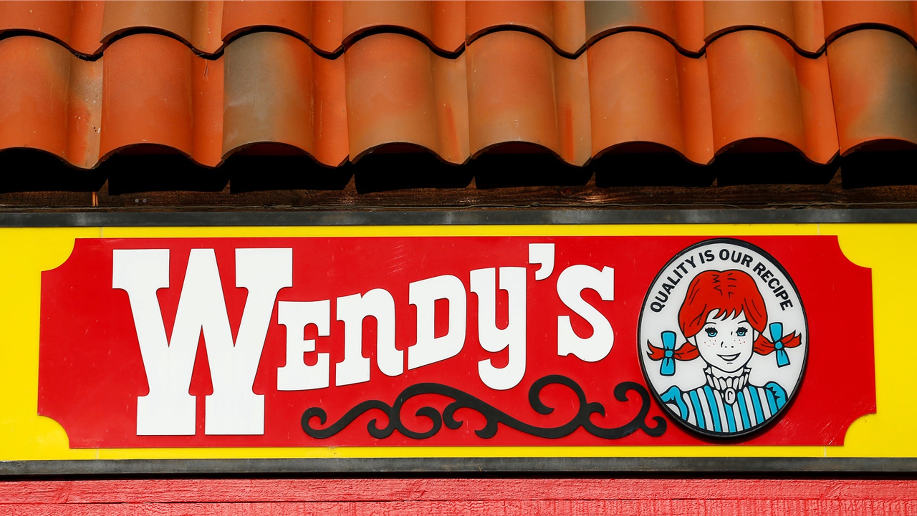 A Wendy's customer who was called "chubby" by an employee was visited by an NFL legend's family as a sign of their support.
