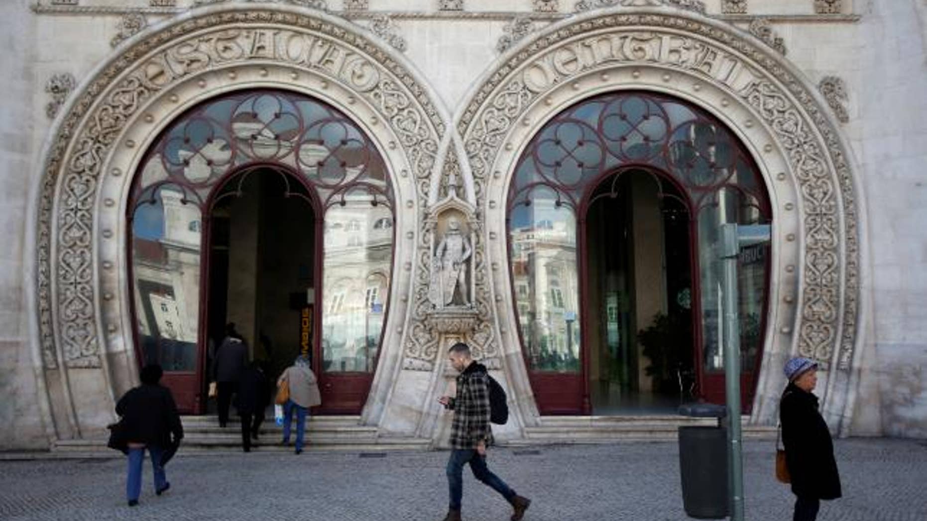 The 126-year-old statue of Portuguese king Dom Sebastiao is seen before its demise.