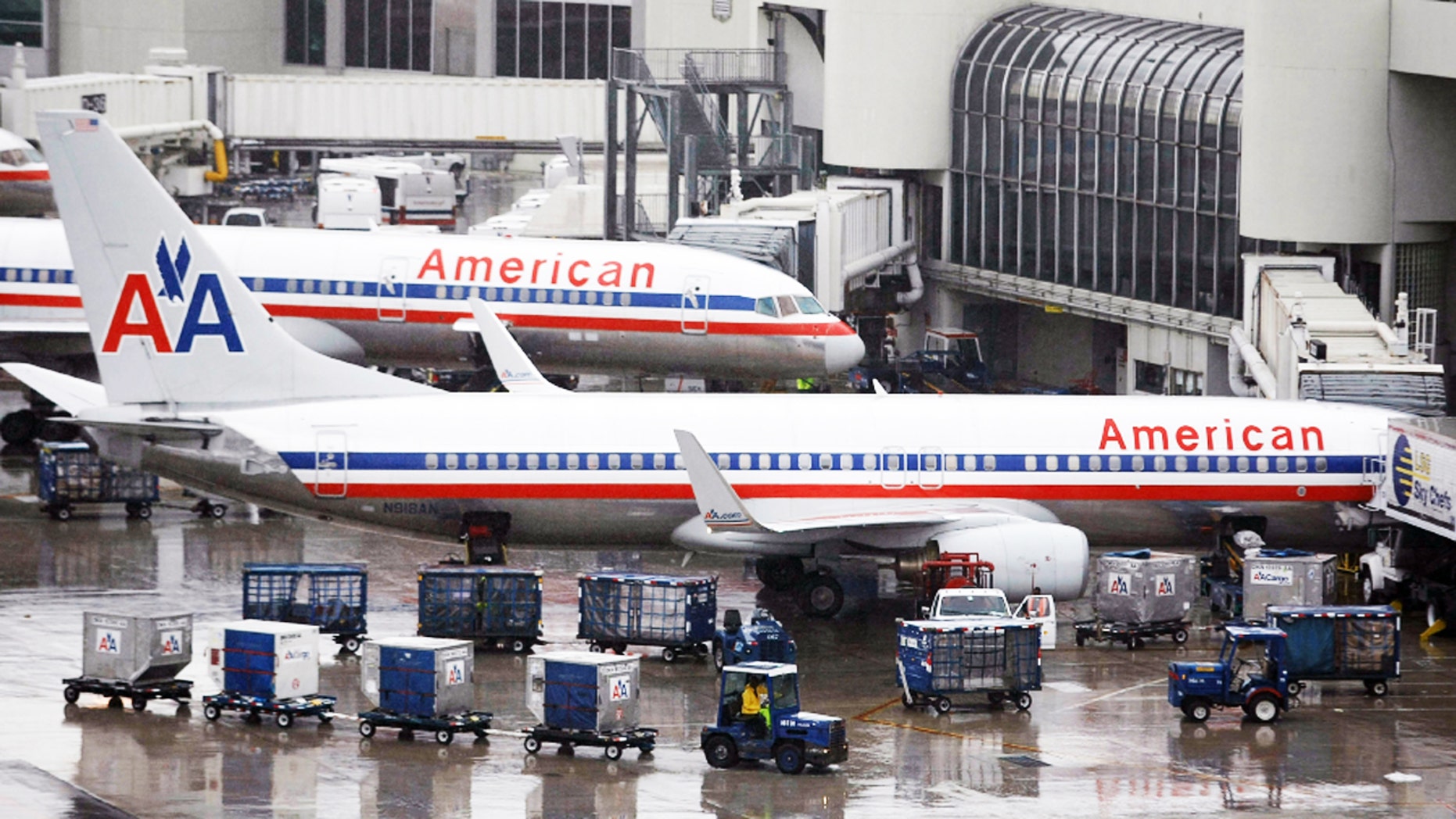 track luggage american airlines