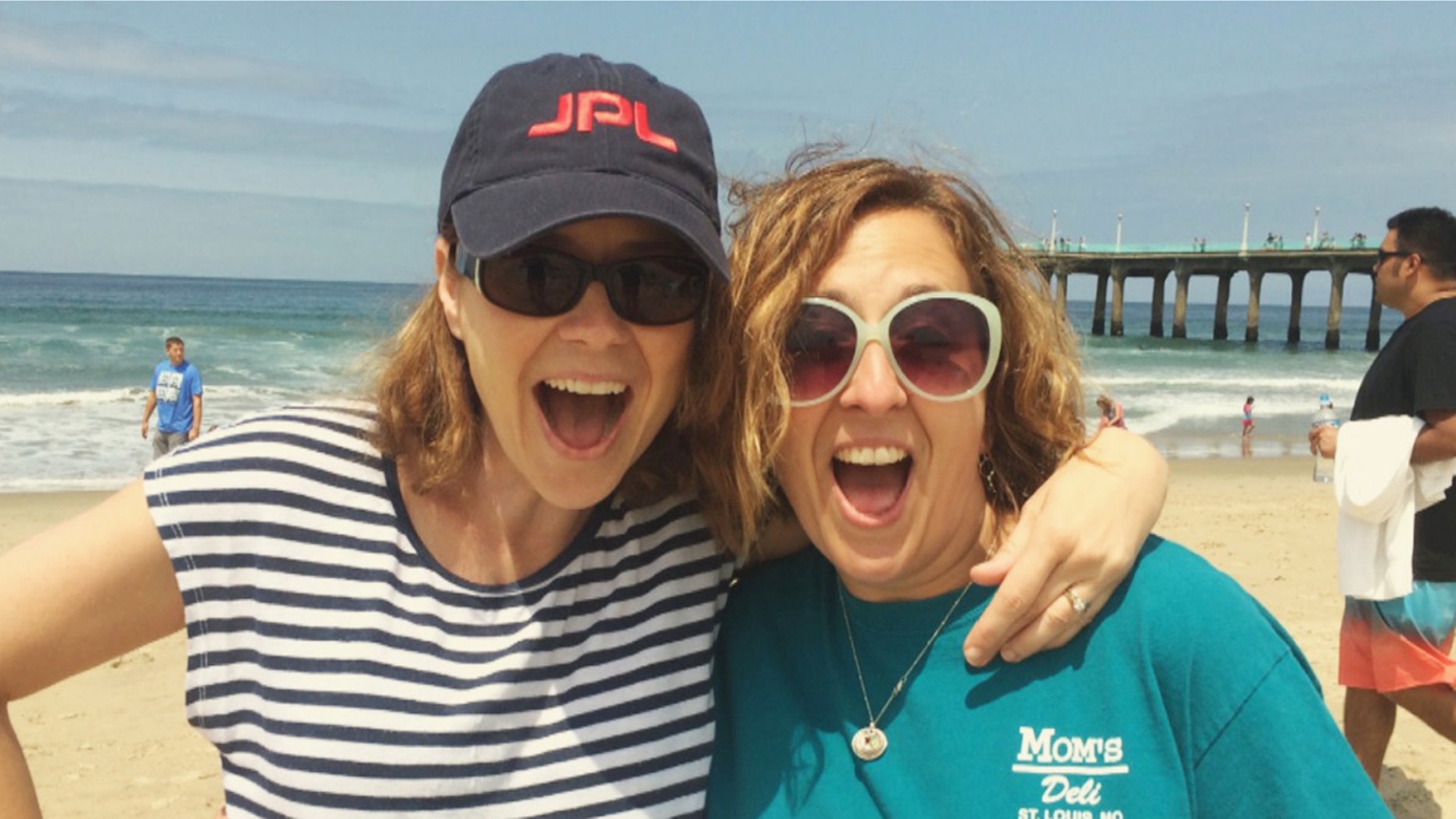 Actress Jenna Fischer secretly remodeled her sister Emily's home with designer Jenny Rausch.