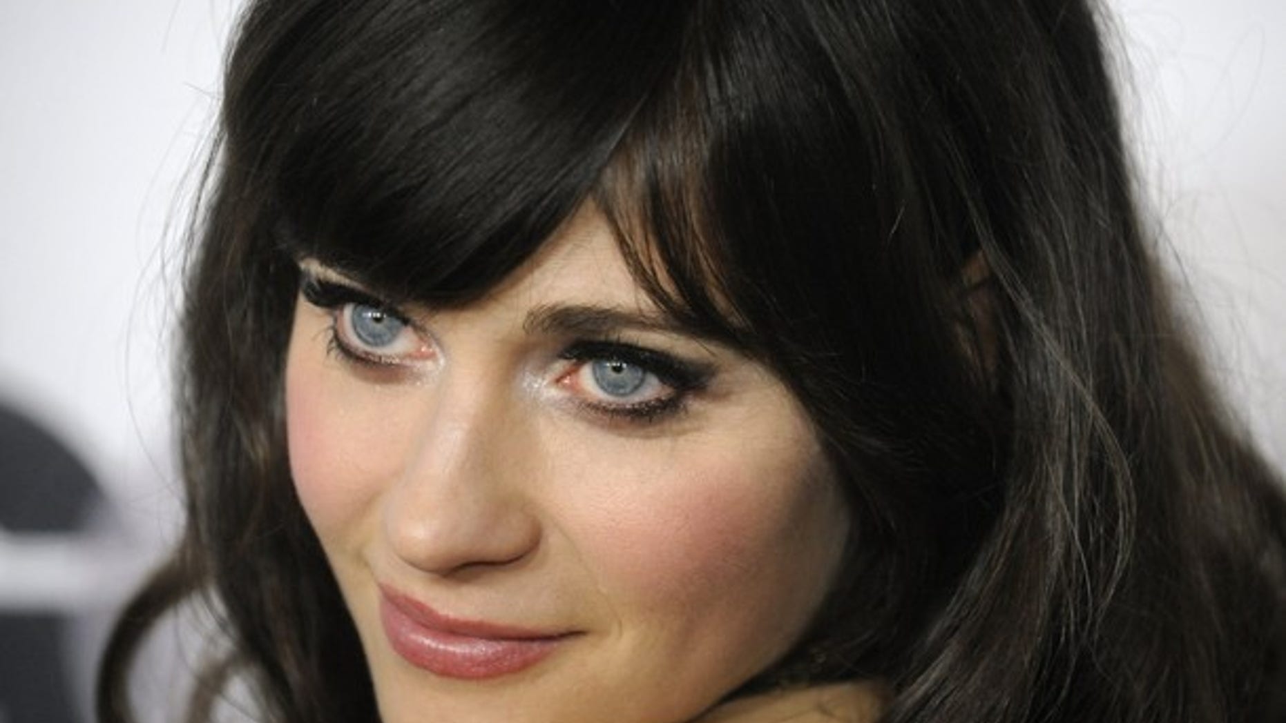 Zooey Deschanel (REUTERS)