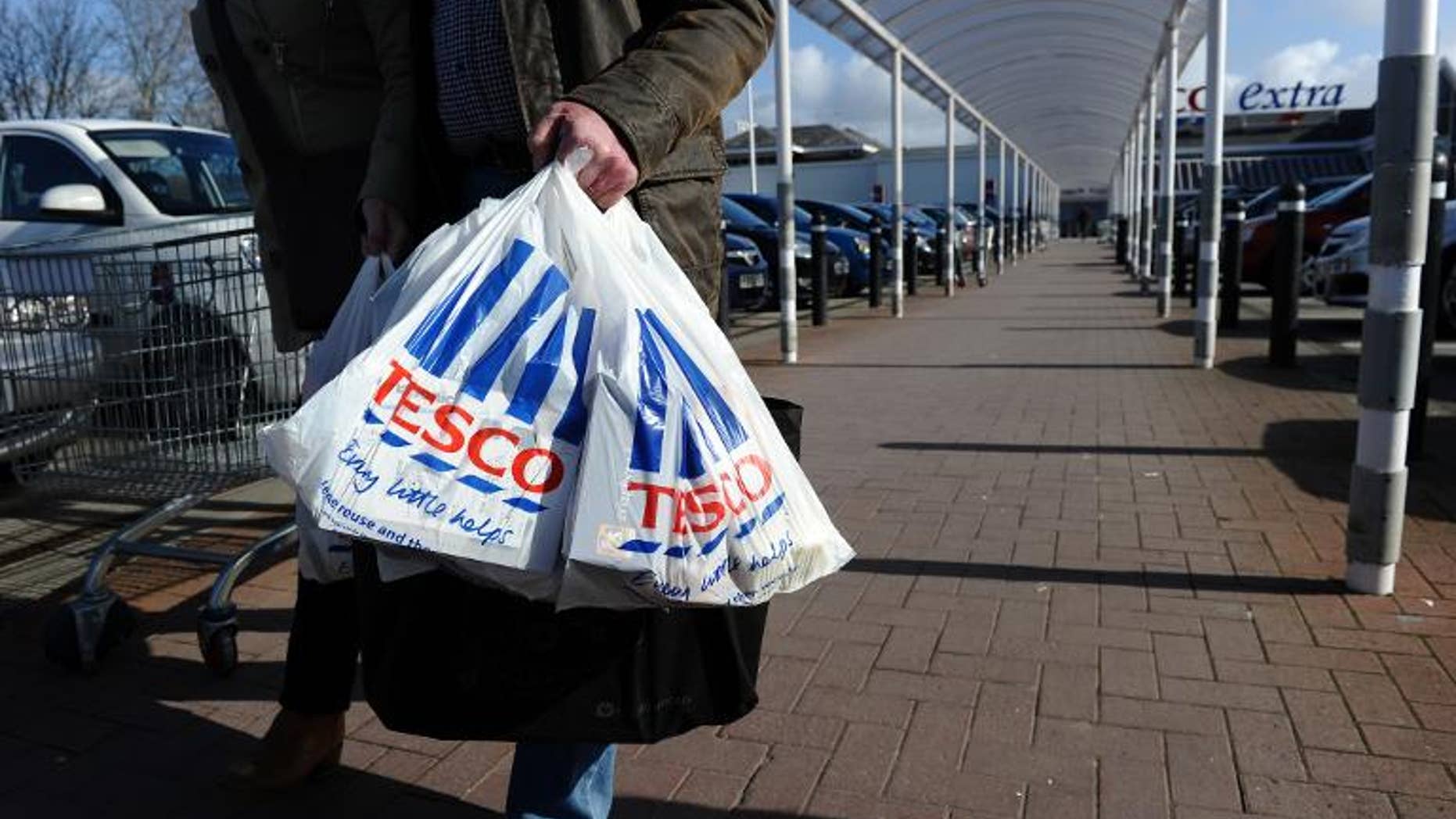 Tesco said Wednesday it has agreed to form a joint venture with China Resources Enterprise, but added interim net profits dived amid "challenging" trade in Europe