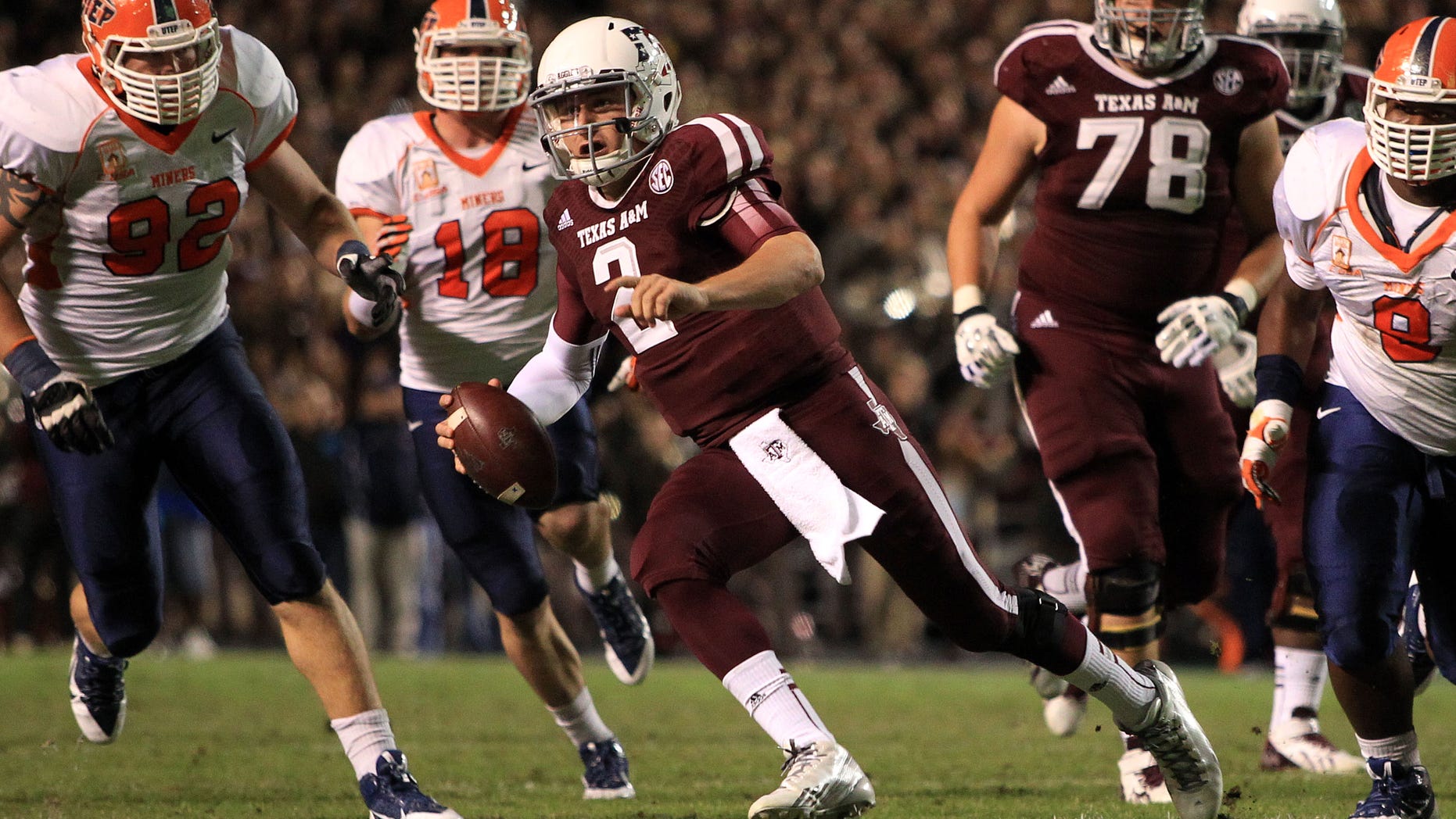 Texas A&M's Johnny Manziel, center, runs the ball upfield during the first half of an NCAA college football game against UTEP, Saturday, Nov. 2, 2013, in College Station, Texas. (AP Photo/Eric Christian Smith)