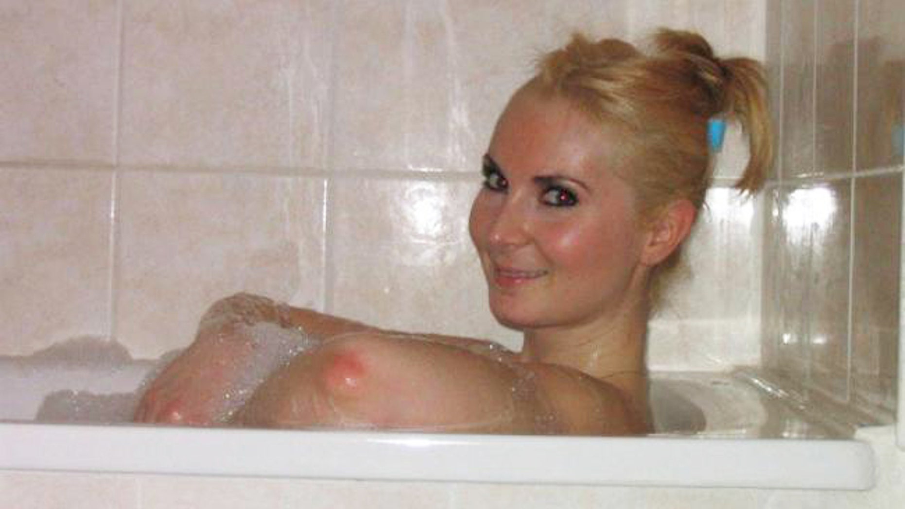 The photograph of a bathing woman that Facebook deleted.