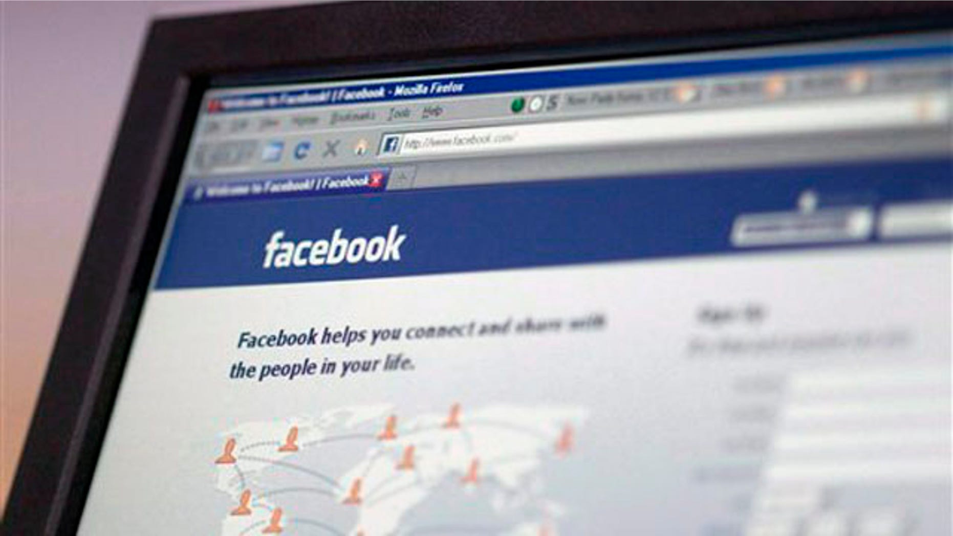 After years of explosive Internet expansion, including the growth of social networking sites and the increasing use of mobile technology to access the Web, Federal Trade Commission officials are taking another look at the Children's Online Privacy Protection Act.