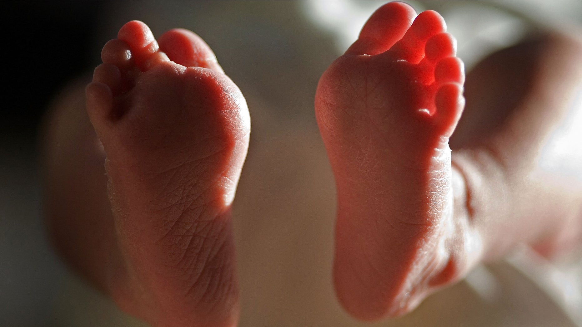 KNUTSFORD, UNITED KINGDOM - APRIL 03: (FILE) In this file photograph taken on March 20, 2007, a two-week-old boy finds his feet in his new world. Health Secretary Patricia Hewitt announced, April 3, 2007 that for the first time, mothers-to-be will have a guarantee that the NHS will provide them with a full range of birthing choices - including home births - and a midwife they know and trust to care for them. (Photo by Christopher Furlong/Getty Images)