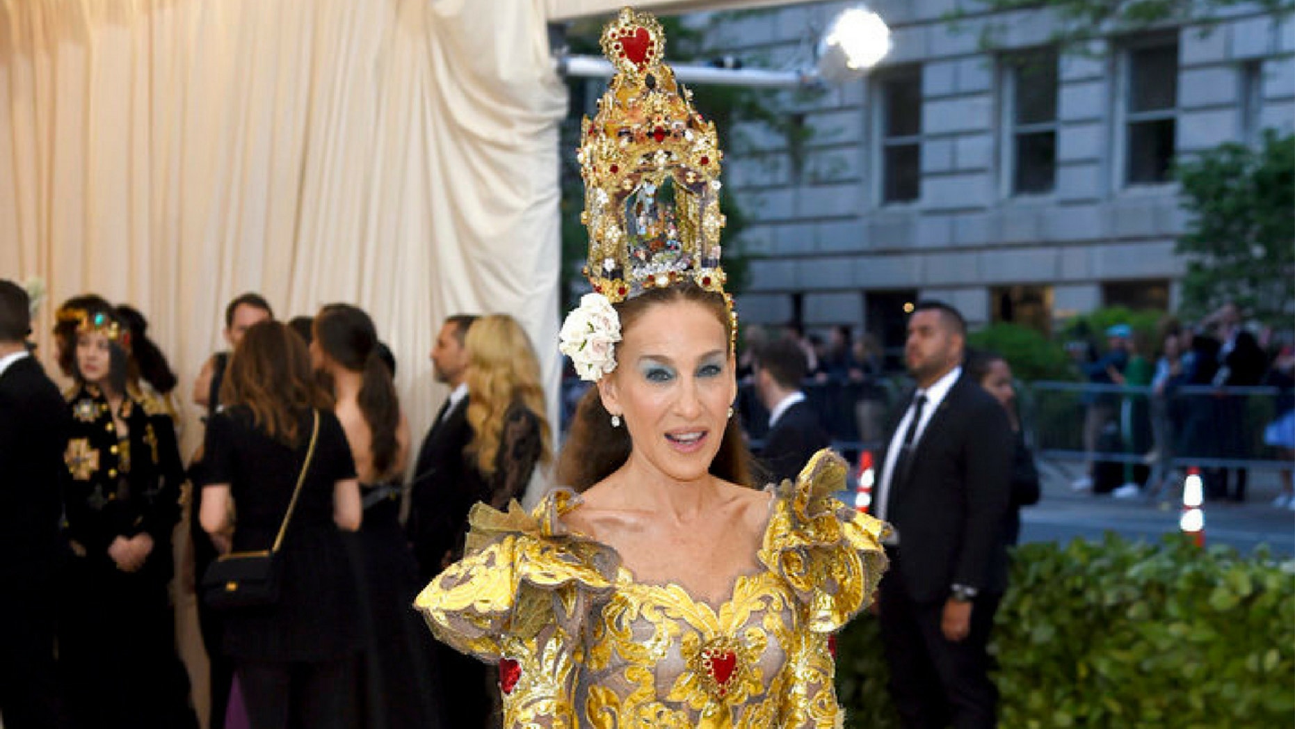 Sarah Jessica Parker S Met Gala Ensemble Shamed By Social Media Users Saying She Looked Old