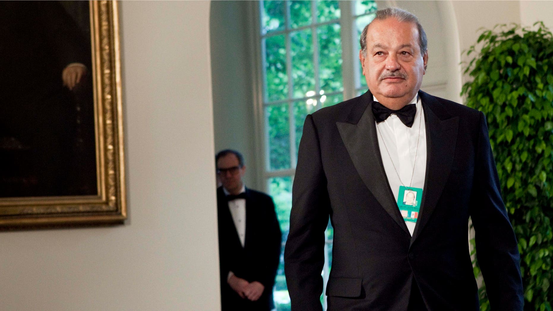 Carlos Slim, chairman and CEO of Telmex, Telcel and América Móvil, arrives at the White House for a state dinner May 19, 2010 in Washington, DC. (Photo by Brendan Smialowski/Getty Images)