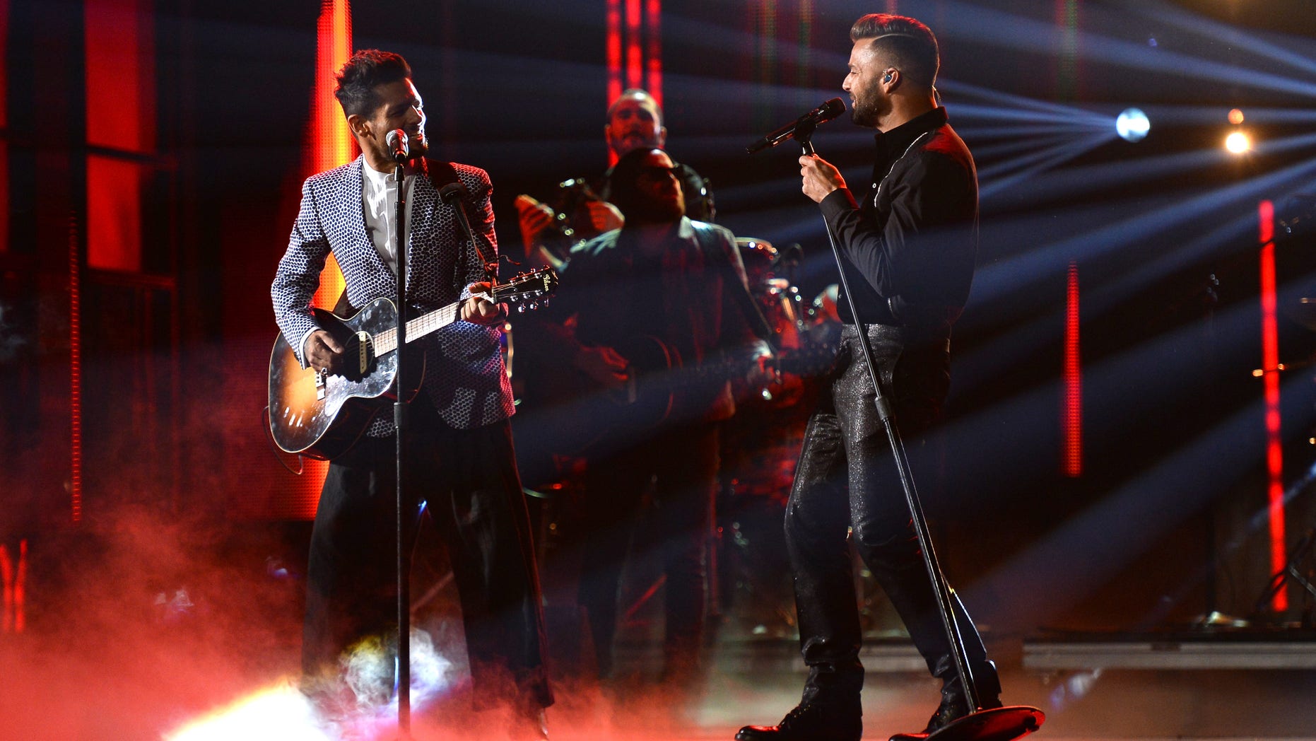 LAS VEGAS, NV - NOVEMBER 21: Musicians Draco Rosa (L) and Ricky Martin perform onstage during the 14th Annual Latin GRAMMY Awards held at the Mandalay Bay Events Center on November 21, 2013 in Las Vegas, Nevada. (Photo by Ethan Miller/Getty Images for LARAS)