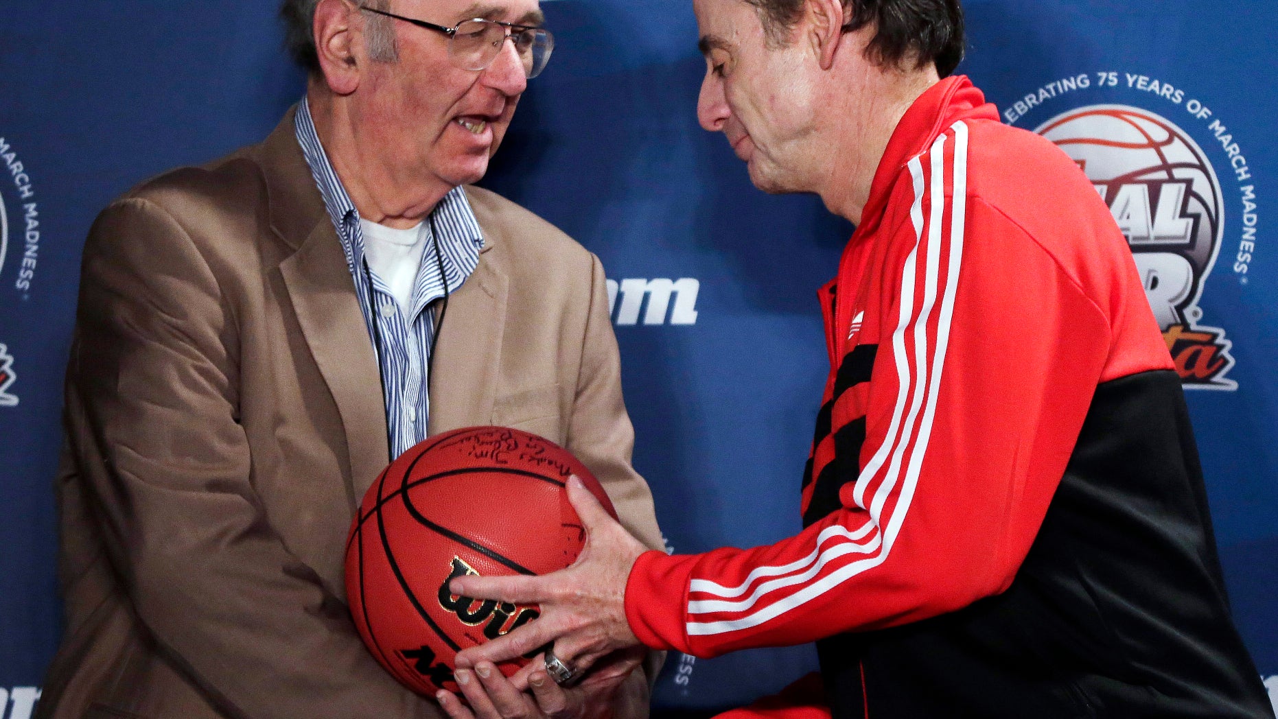 AP Basketball Writer Jim O'Connell, left, is honored by Louisville coach Rick Pitino after a news conference for the NCAA Final Four tournament, Sunday, April 7, 2013, in Atlanta. Louisville plays Michigan in the basketball championship game on Monday. Covering his 35th Final Four, AP Basketball Writer Jim O'Connell was honored by the NCAA and the Final Four coaches today. (AP Photo/Chris O'Meara)