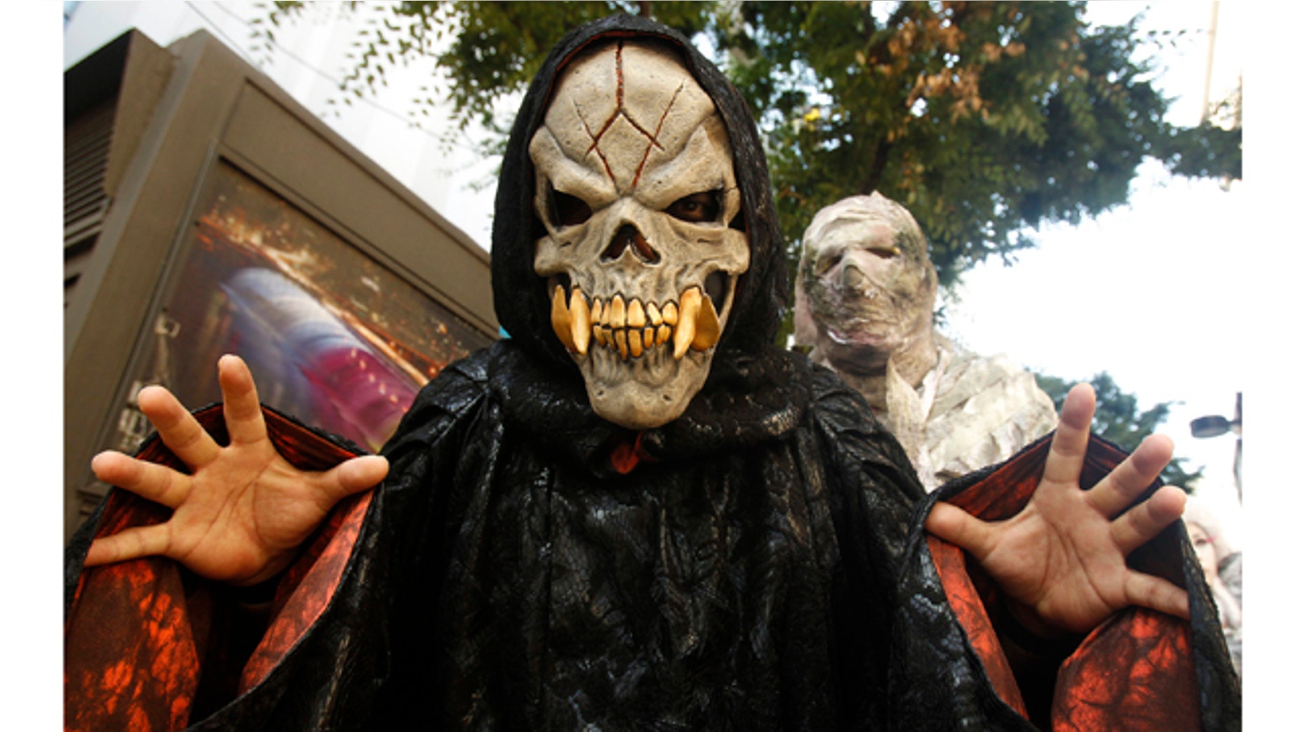 Costumed performers from an amusement park pose during a promotional event "Happy Halloween & Horror Night" at the Myeongdong shopping district in Seoul September 5, 2011. The event was held to generate publicity for activities in Everland Amusement Park during the Halloween season from September 9 to October 31. REUTERS/Truth Leem (SOUTH KOREA - Tags: SOCIETY)