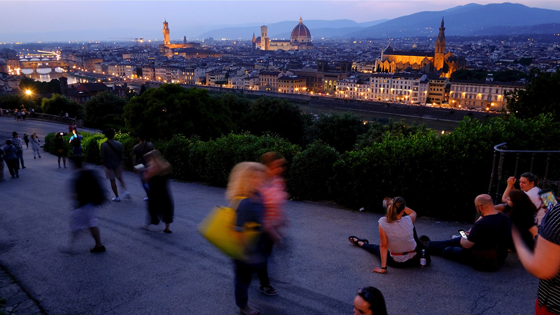 Tourists who sit down to eat on the packed streets of Florence may now be hit with a fine of up to $580.