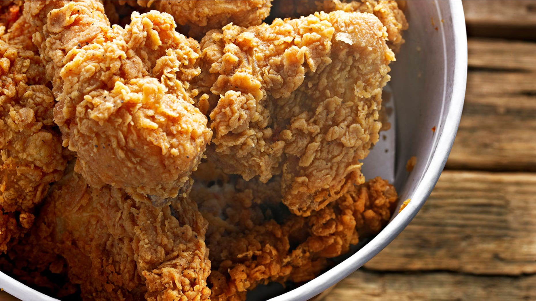 A 21-year-old was arrested on Thursday for allegedly stealing chicken and biscuits from a New York City fast-food eatery.