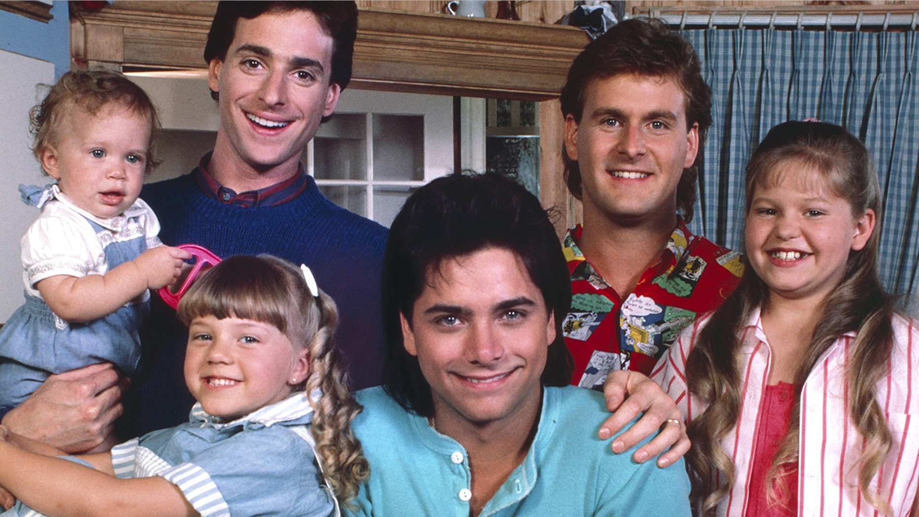 From l-: Mary-Kate/Ashley Olsen, Jodie Sweetin, Bob Sagest, John Stamos, Dave Coulier and Candace Cameron of "Full House" pose for a picture on July 1, 1987.