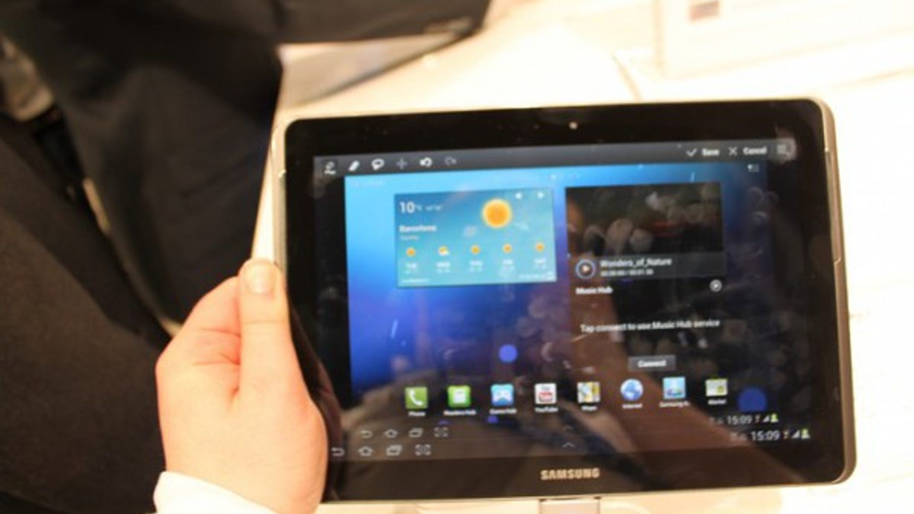 Samsung Galaxy Tab 2 10 1 Hands On Mid Range Android 4 0 Tablet