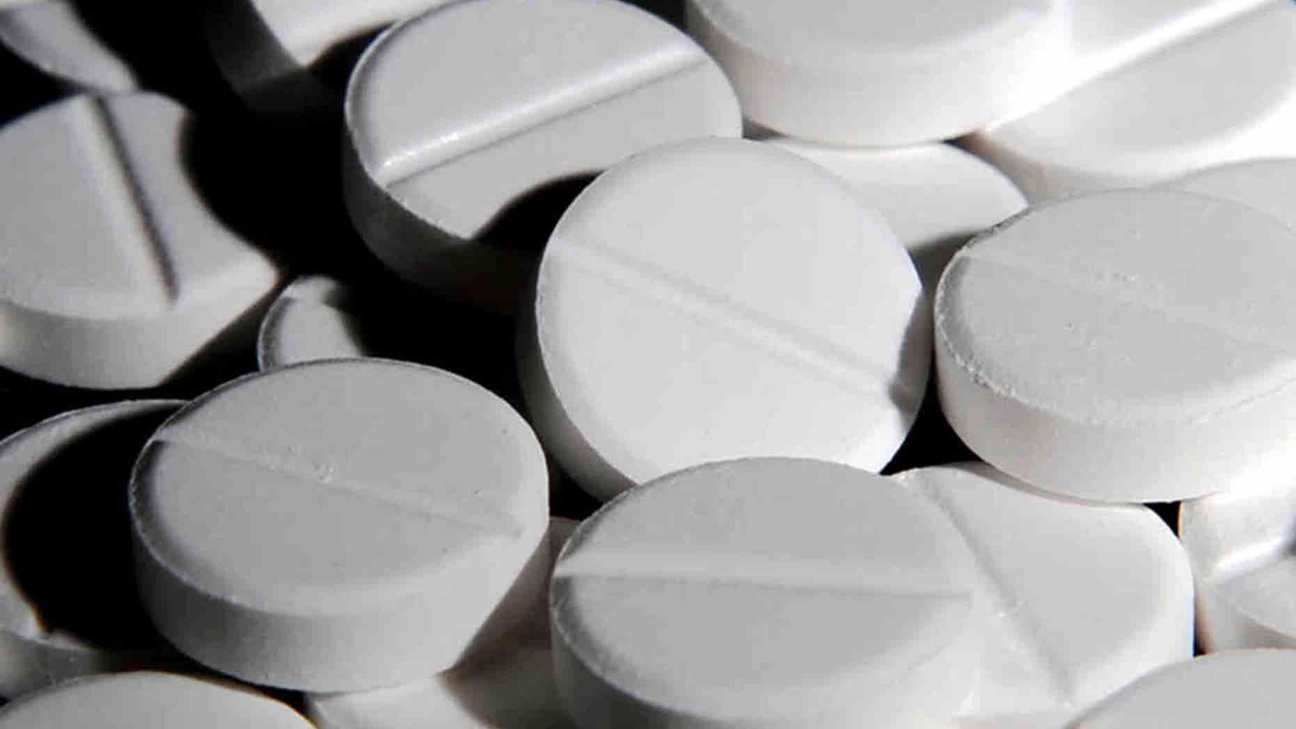 Embargoed to 0001 Thursday July 24
File photo dated 08/02/13 of paracetamol tablets. Paracetamol painkillers are no better than a placebo for speeding the recovery of people suffering lower back pain, a study has found. . Issue date: Thursday July 24, 2014. Doctors should now look at whether the over-the-counter drug should be the first choice treatment for people with the hugely debilitating condition, scientists behind the research said. See PA story SCIENCE Paracetamol . Photo credit should read: Joe Giddens/PA Wire