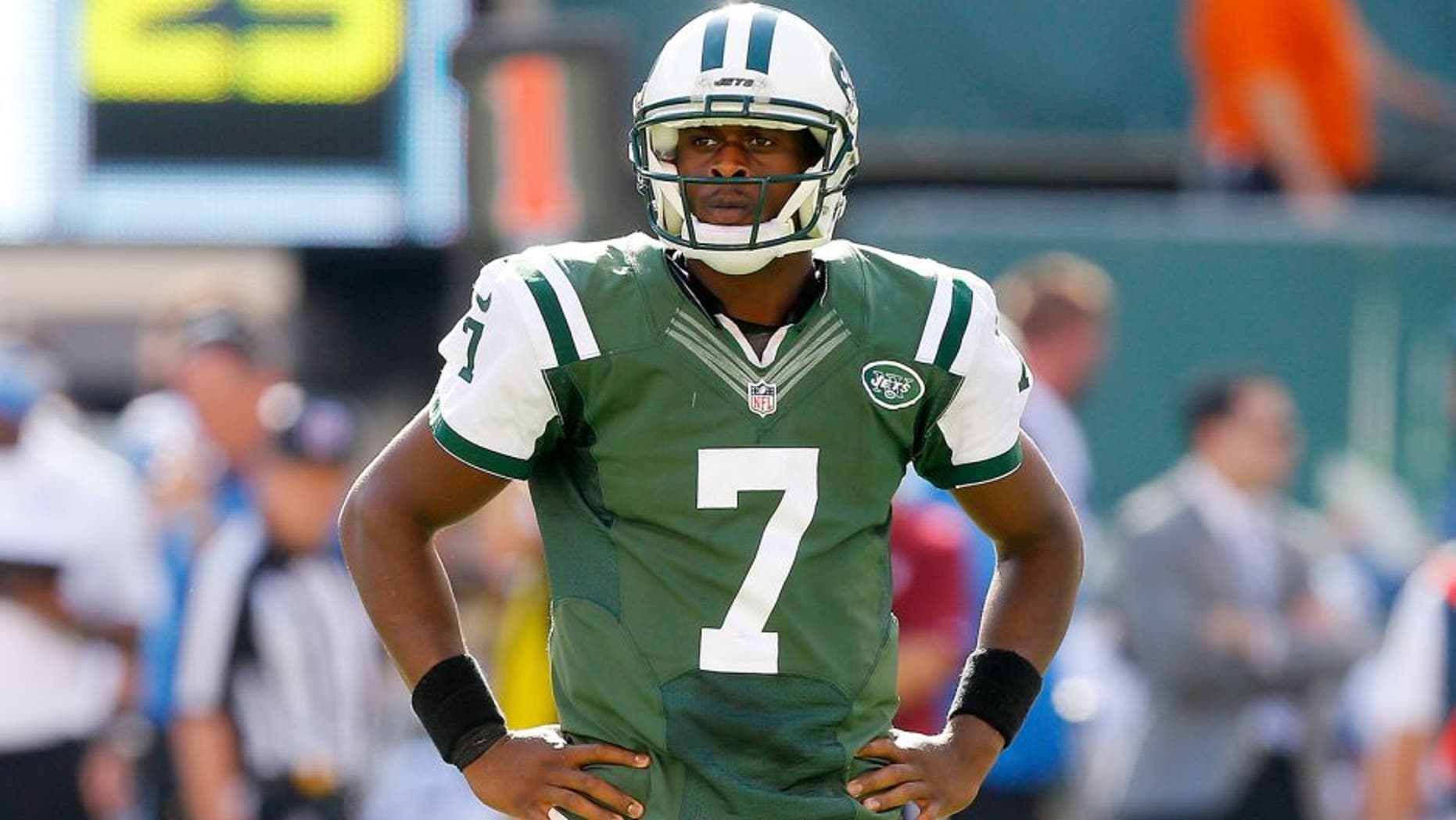 EAST RUTHERFORD, NJ - SEPTEMBER 28: (NEW YORK DAILIES OUT) Geno Smith #7 of the New York Jets in action against the Detroit Lions on September 28, 2014 at MetLife Stadium in East Rutherford, New Jersey. The Lions defeated the Jets 24-17. (Photo by Jim McIsaac/Getty Images)