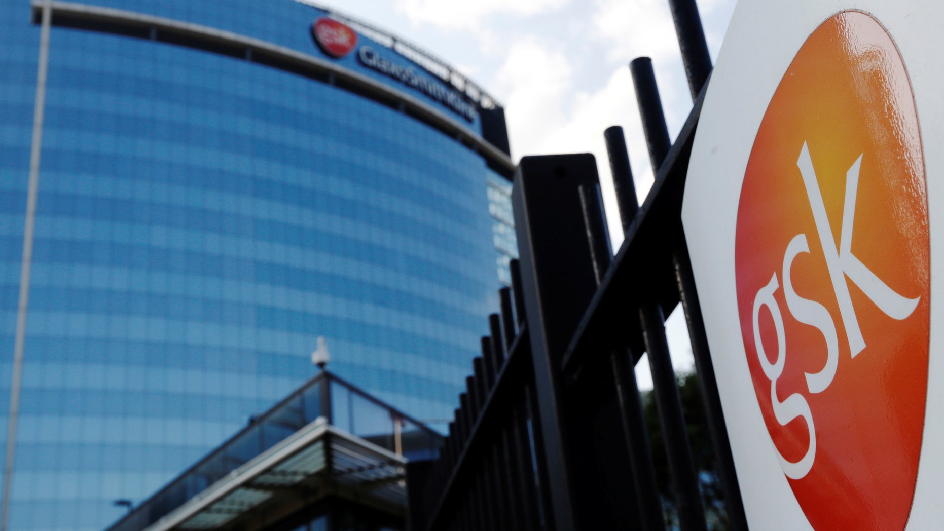 The GlaxoSmithKline building is pictured in Hounslow, west London June 18, 2013. REUTERS/Luke MacGregor/File Photo RTX11R3W GLOBAL BUSINESS WEEK AHEAD PACKAGE - SEARCH "BUSINESS WEEK AHEAD JULY 25" FOR ALL IMAGES - RTSJGDD
