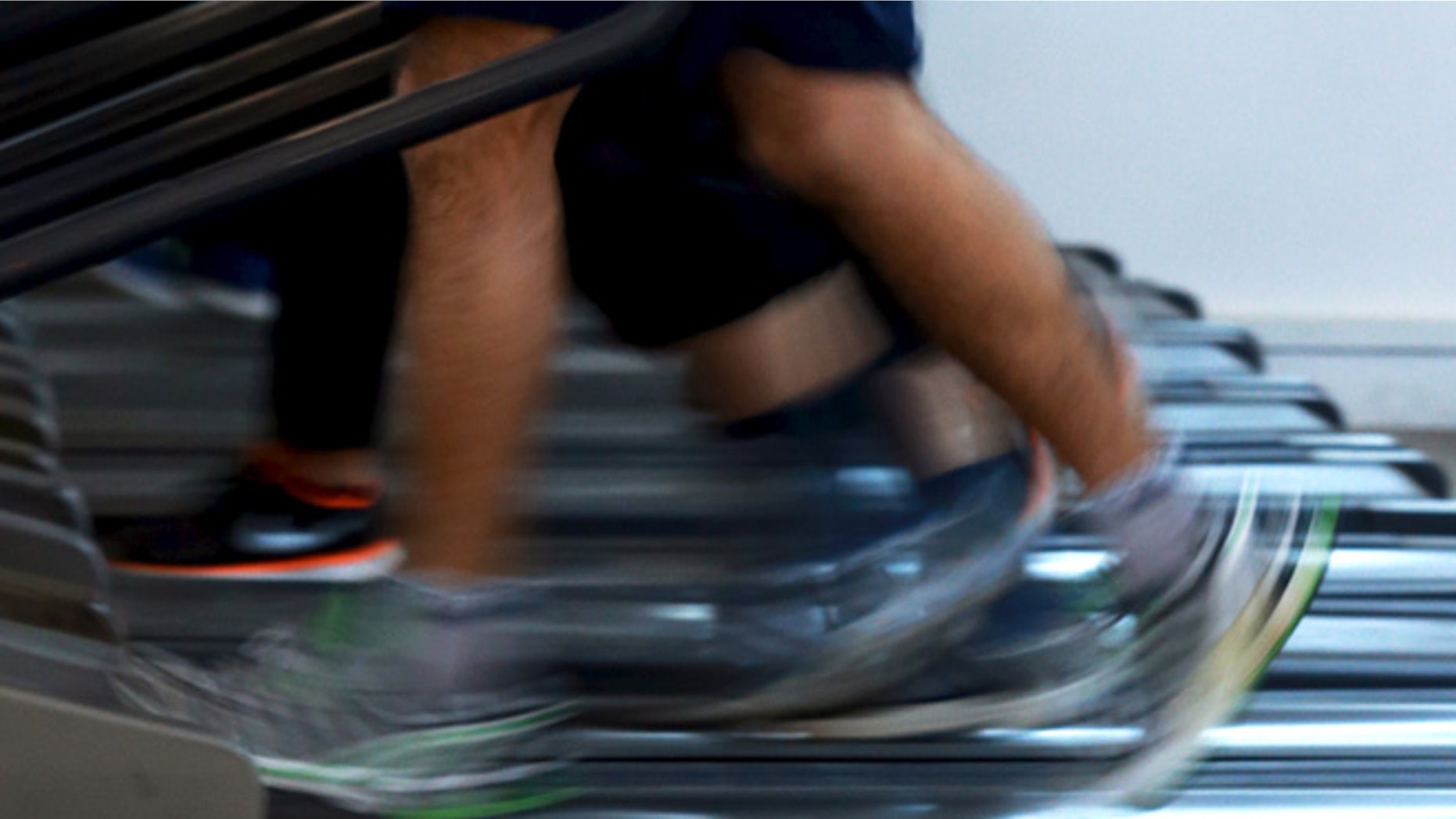 Apr 13, 2015: Men jog on treadmills inside a gym. (Reuters)