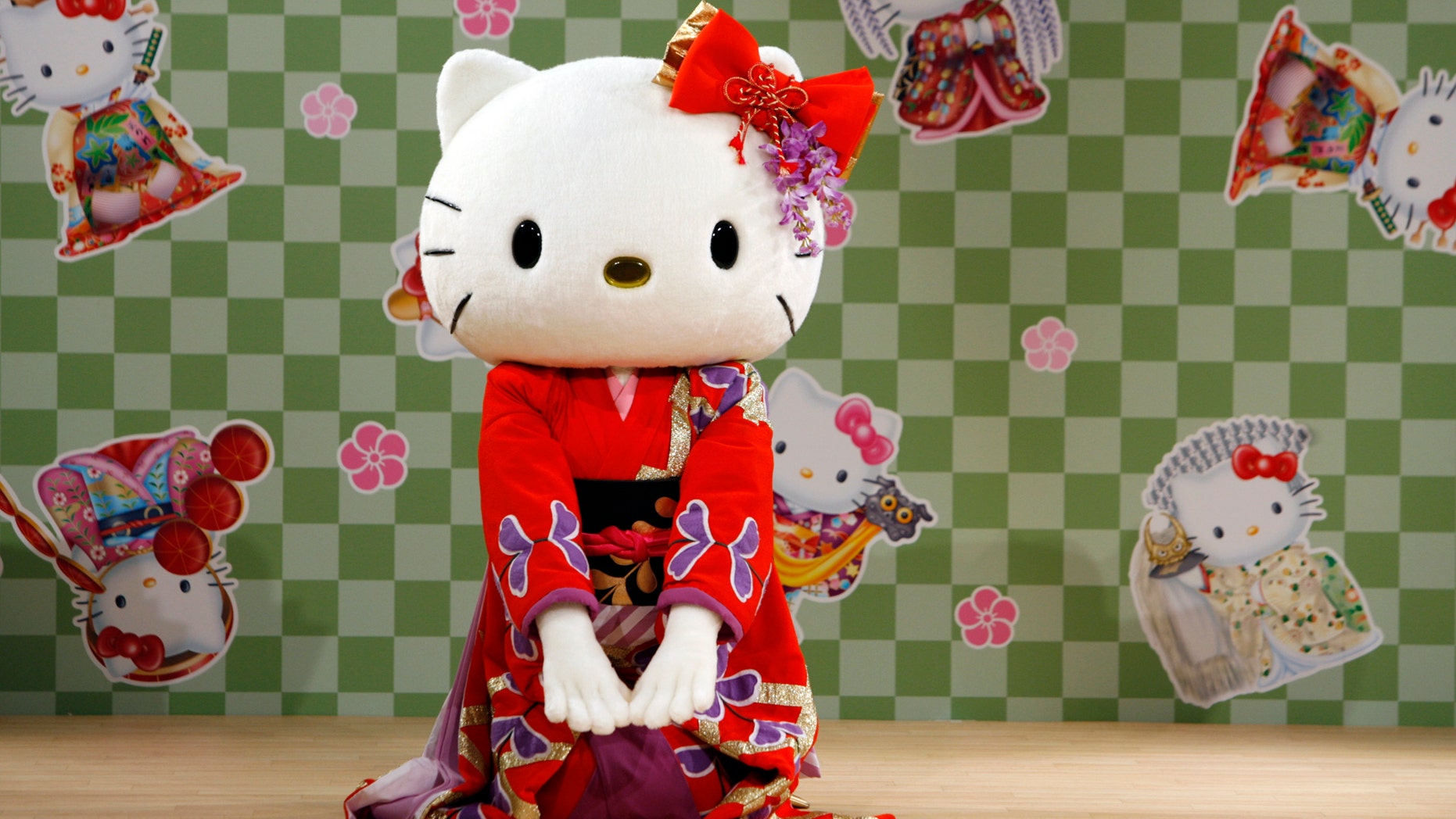 File photo - A performer dressed as a Hello Kitty masot wearing a kimono performs a classical Japanese dance at a event named "Let's learn Japanese culture with Hello Kitty" at Tamagawa Takashimaya shopping center in Tokyo Sept. 2, 2007. (REUTERS/Toru Hanai)