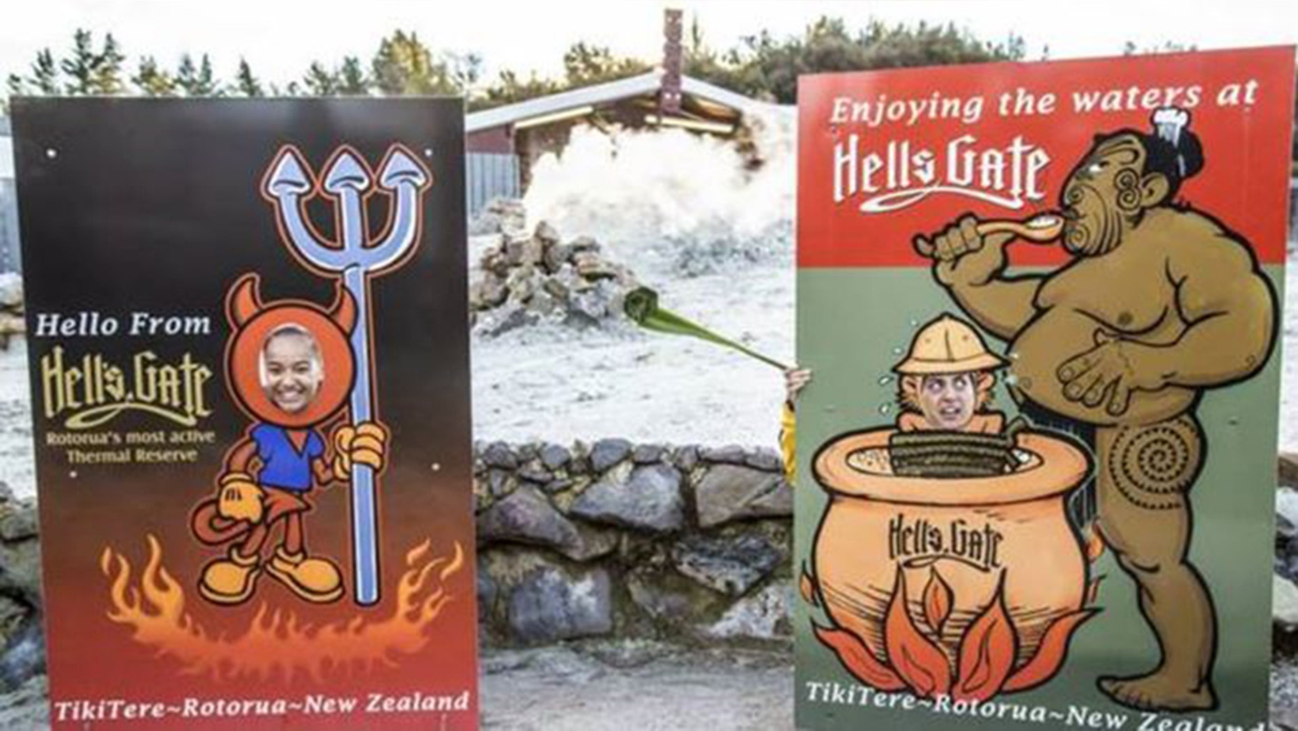 A sign at a popular tourist attraction in New Zealand has been removed after complaints that it was racially offensive.