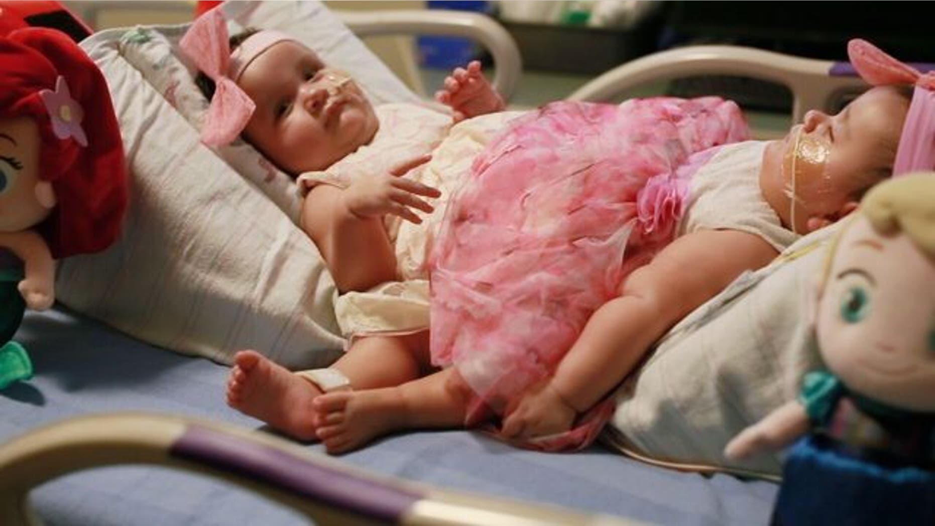 Ximena and Scarlett Hernandez-Torres (Driscoll Children's Hospital/Fox7)