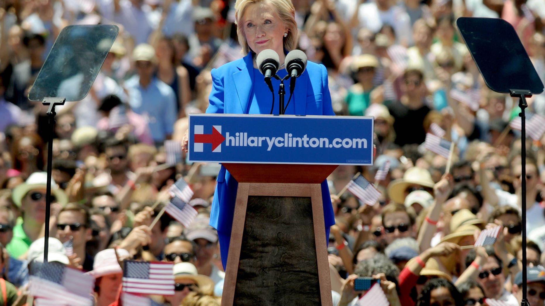 Photo by: Dennis Van Tine/STAR MAX/IPx
6/13/15
Hillary Clinton campaigns at Roosevelt Island.
(NYC)