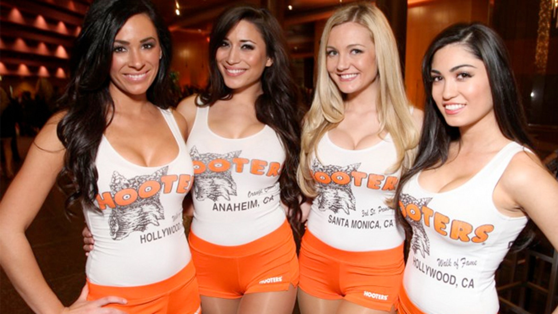 Breastaurants Like Twin Peaks And Hooters Are Busting Out All Over 7713