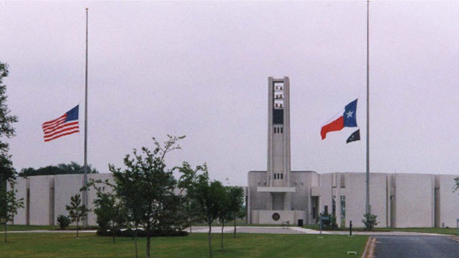 A Houston judge ruled that a pastor can use "Jesus Christ" during a prayer at the Houston National Cemetery