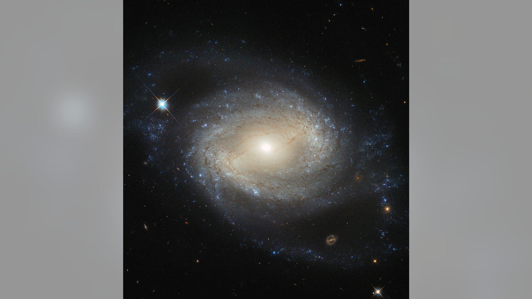 Galaxy NGC 4639 (ESA/Hubble & NASA).