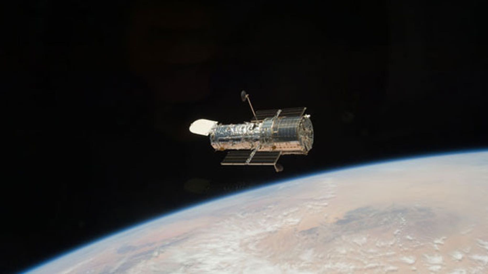 hubble telescope images of earth.