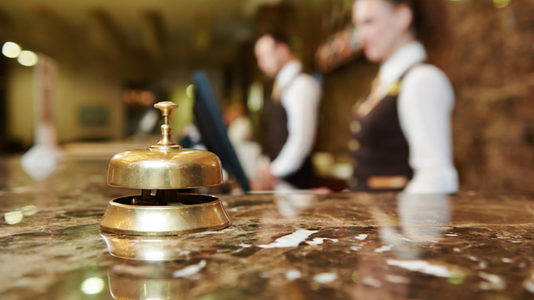 Is it okay to tip front desk staff?