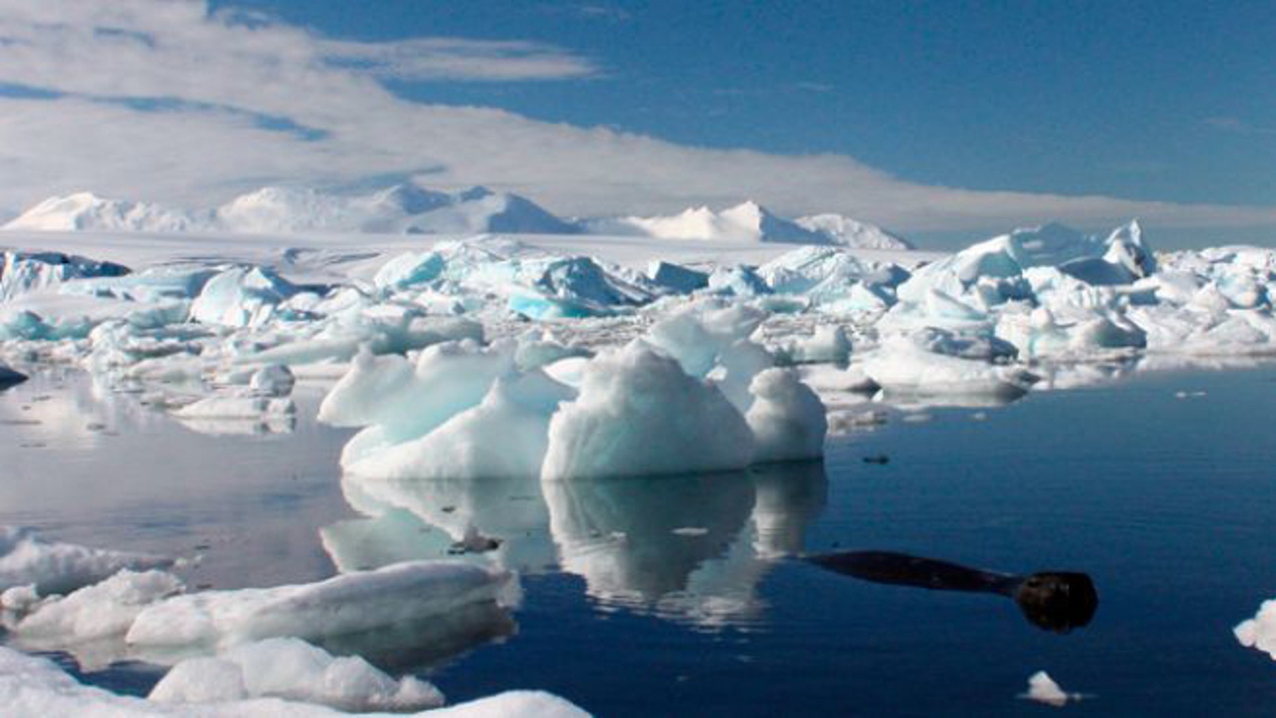 Scientists explore Antarctic lake 