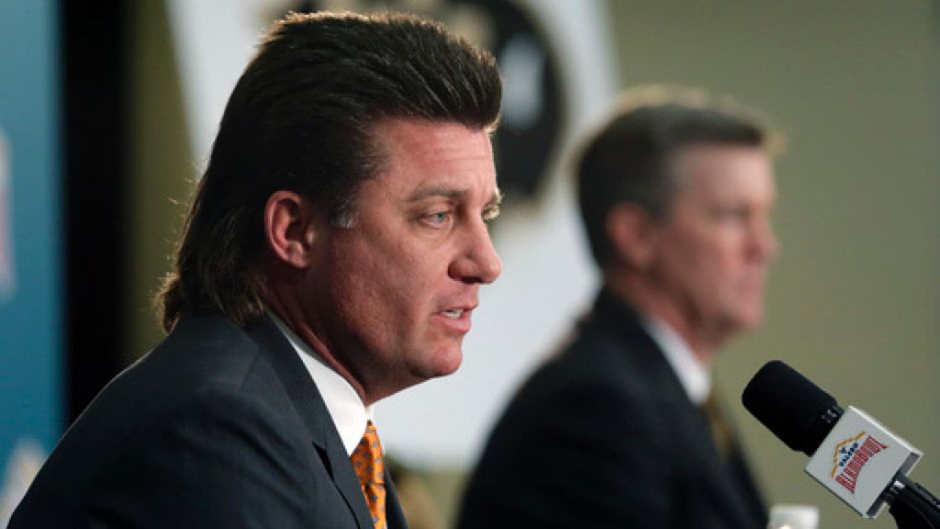 Oklahoma State head coach Mike Gundy, left, and Colorado head coach Mike MacIntyre, right, take part in a news conference for the Alamo Bowl NCAA college football game, Wednesday, Dec. 28, 2016, in San Antonio. Colorado will face Oklahoma State in the Alamo Bowl Thursday. (AP Photo/Eric Gay)