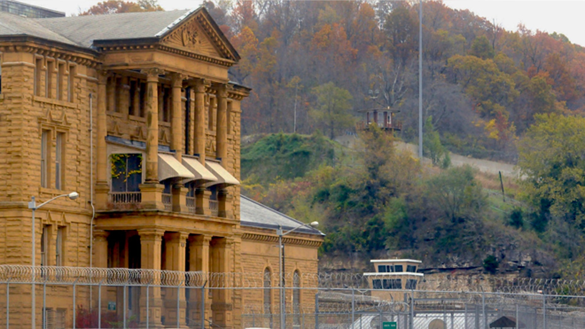Illinois reportedly searches prison guards for contraband after leaving