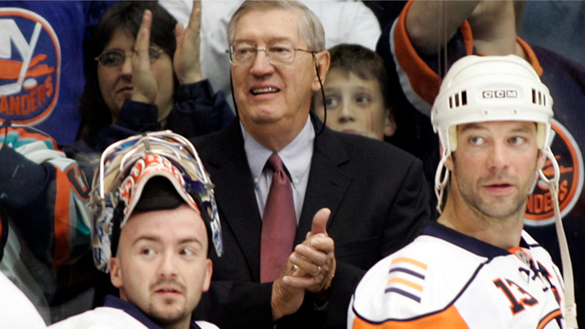 FILE 2007: New York Islanders head coach Al Arbour (C) claps as goalie Wade Dubielewicz (L) and Bill Guerin look on after their NHL game victory against the Pittsburgh Penguins at Nassau Coliseum in Uniondale, New York.