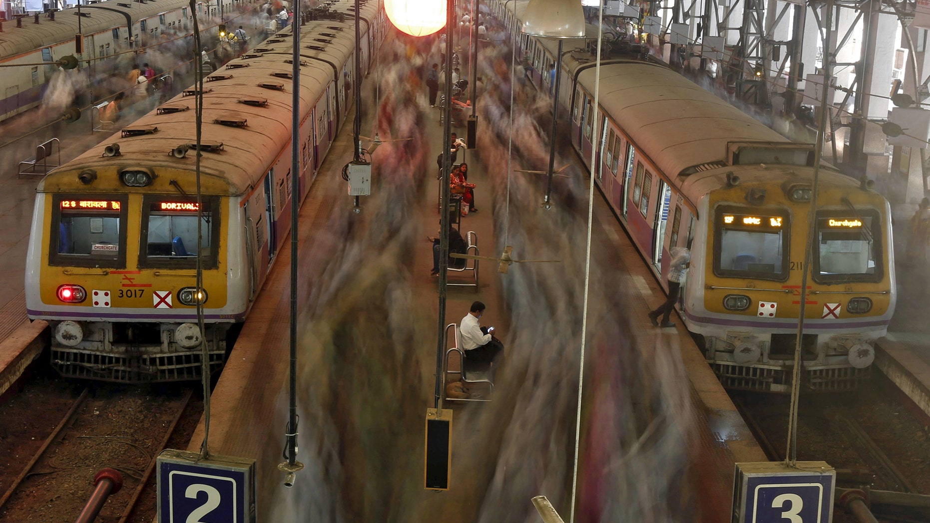 File photo: Commuters disembark from crowded suburban trains during the morning rush hour at Churchgate railway station in Mumbai, India, February 25, 2016. (REUTERS/Shailesh Andrade)