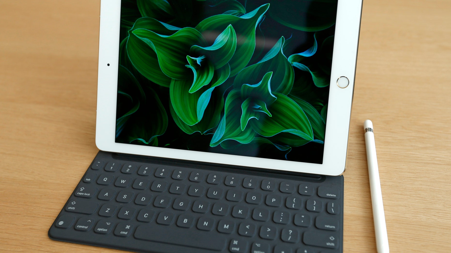 The new iPad Pro is seen on display during an event at the Apple headquarters in Cupertino, California March 21, 2016. (REUTERS/Stephen Lam)