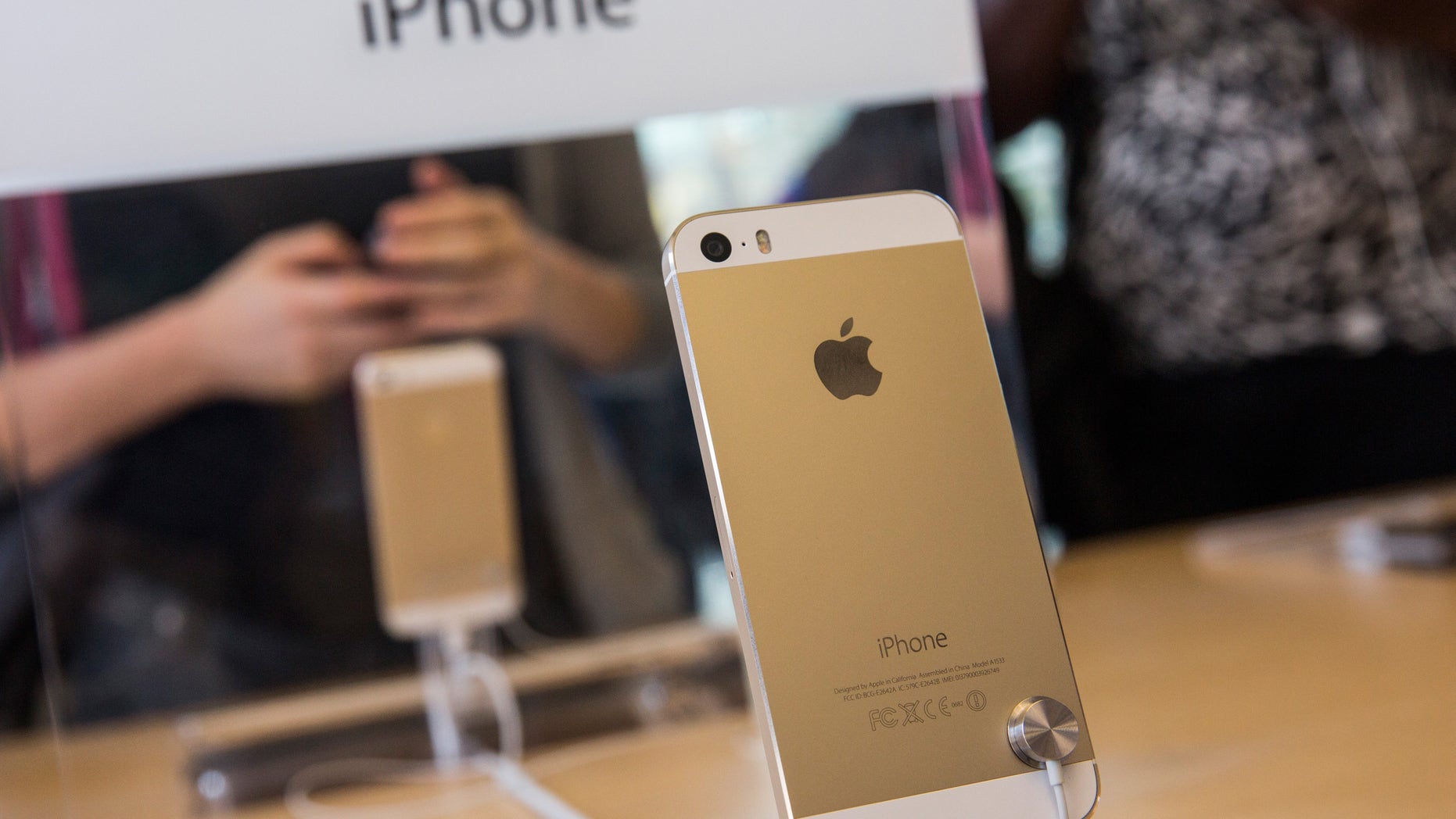 NEW YORK, NY - SEPTEMBER 20: The gold version of the iPhone 5S is displayed at an Apple store on September 20, 2013 in New York City. Apple launched two new models of iPhone: the iPhone 5S, which is preceded by the iPhone 5, and a cheaper, paired down version, the iPhone 5C. The Gold version of the phone has reportedly become one of the hardest to find and orders are backed-up into October. (Photo by Andrew Burton/Getty Images)
