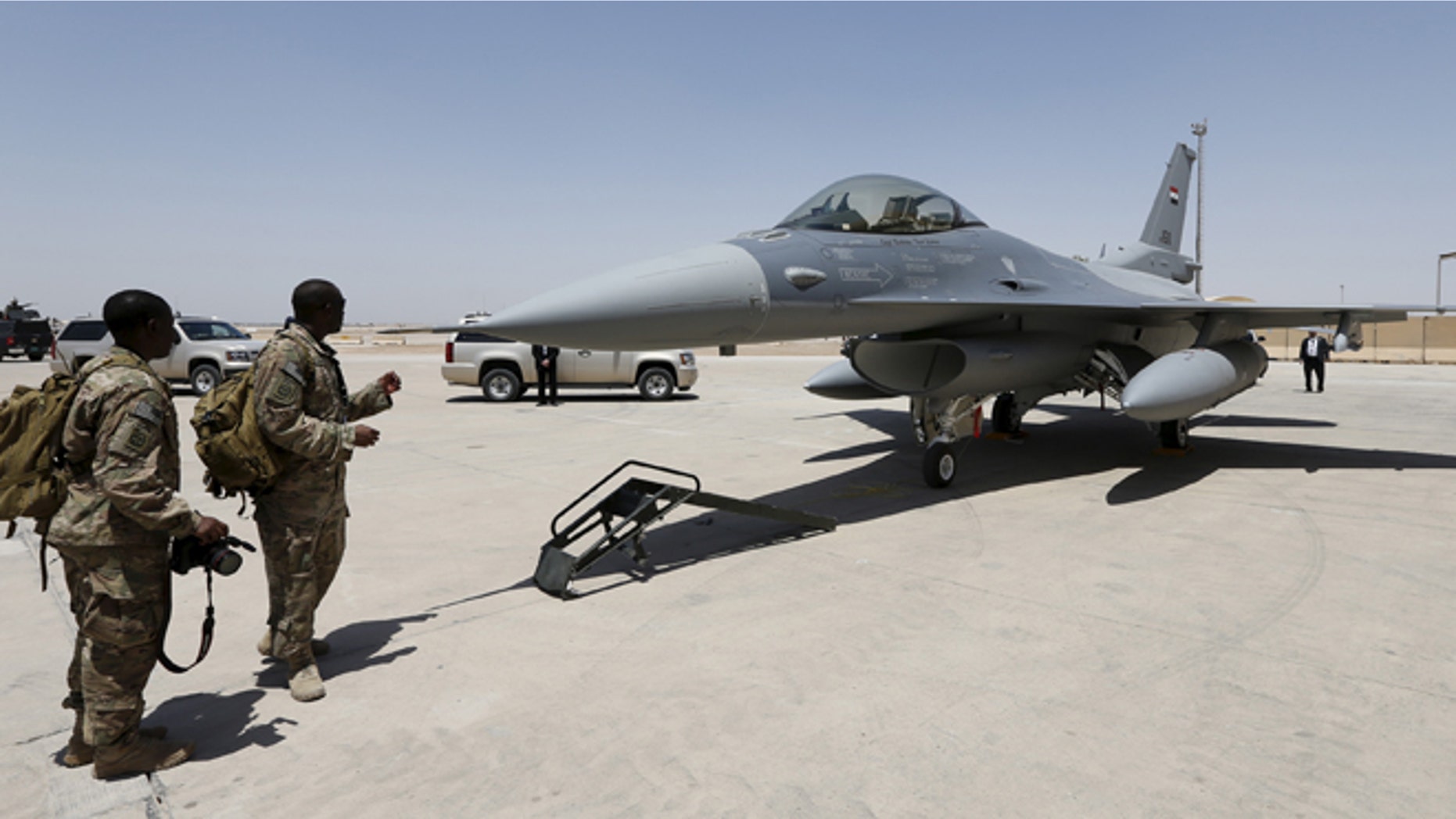 July 20, 2015: U.S. Army soldiers look at a F-16 fighter jet during an official ceremony to receive four of these aircrafts from the U.S., at a military base in Balad, Iraq. (Reuters)